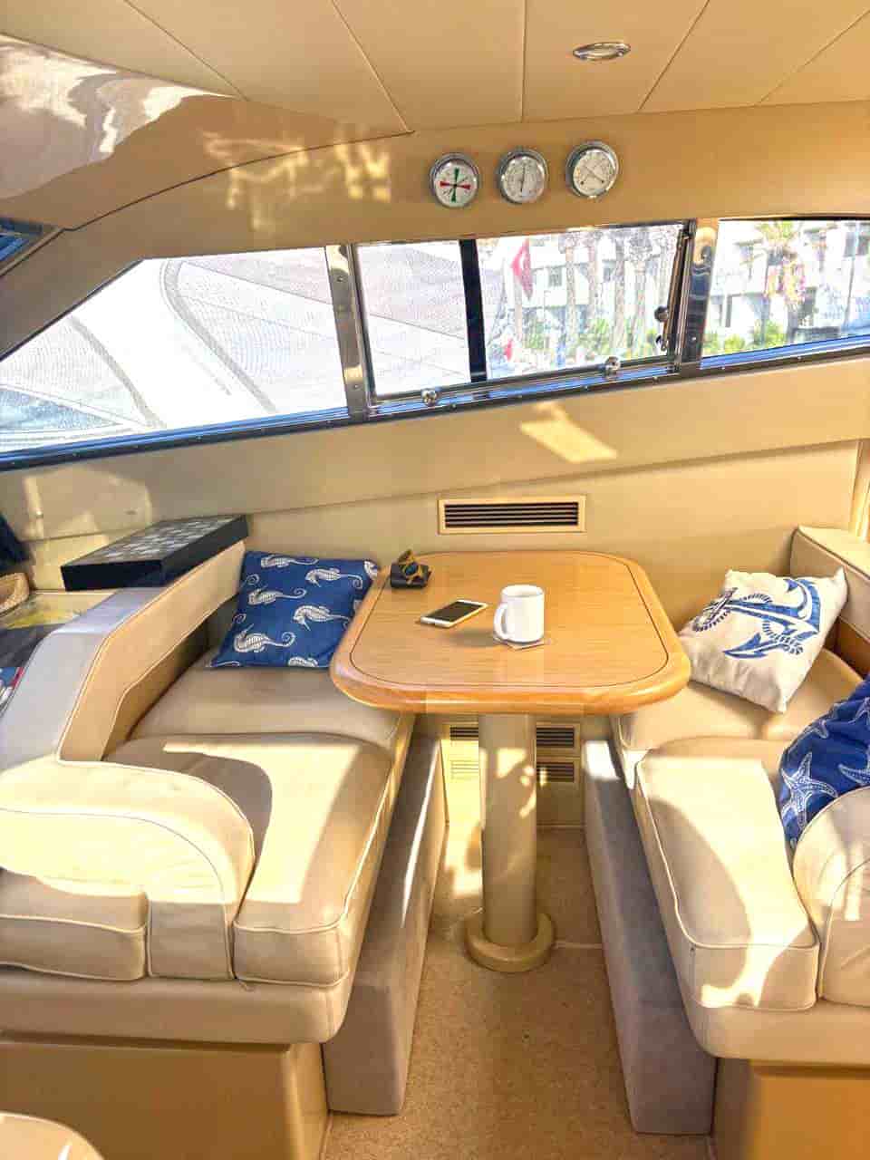 2005 Ferretti Yachts 530 - View 15