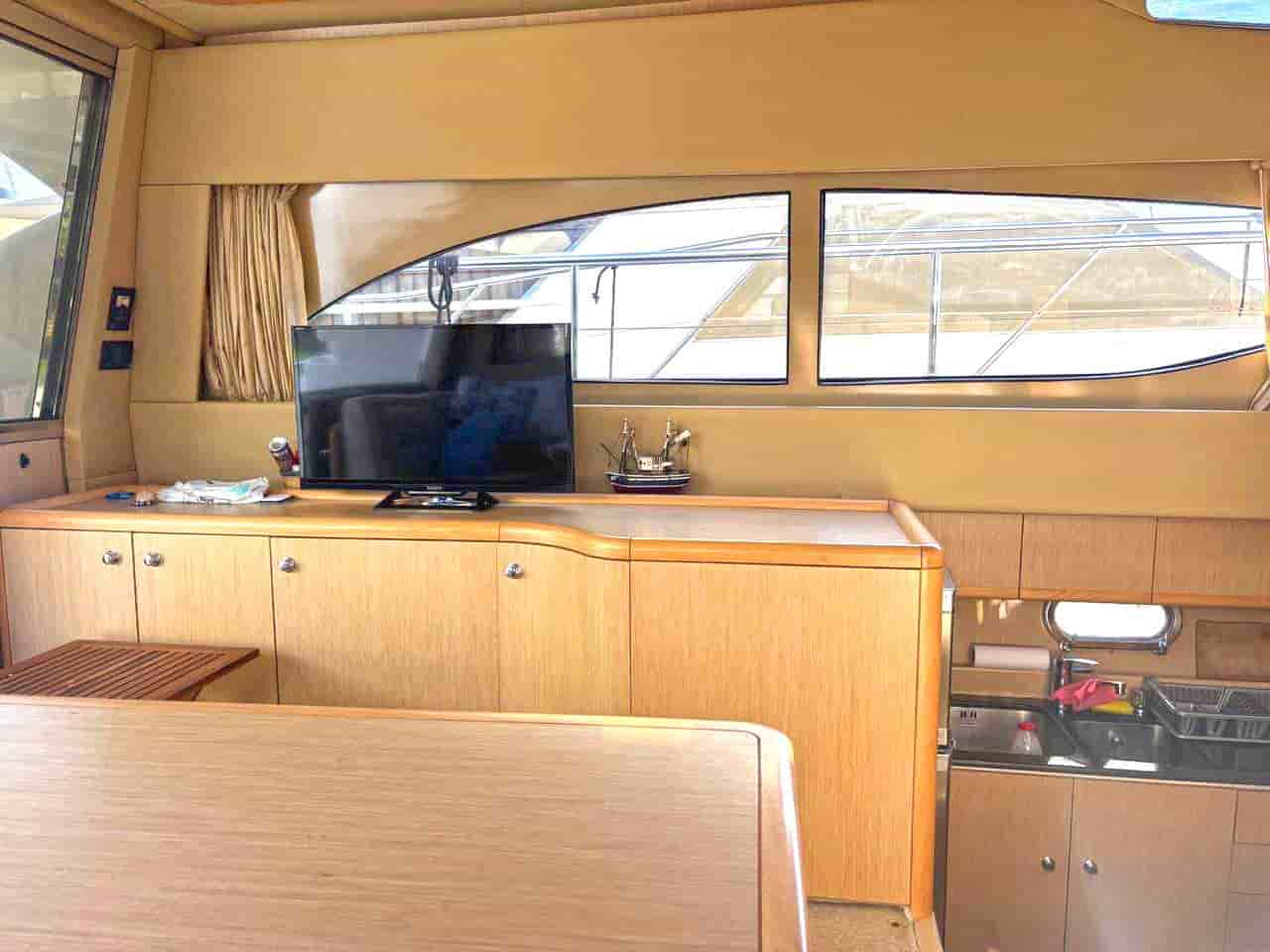 2005 Ferretti Yachts 530 - View 16