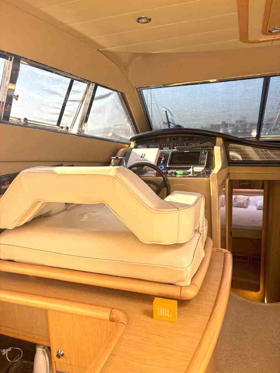 2005 Ferretti Yachts 530 - View 17