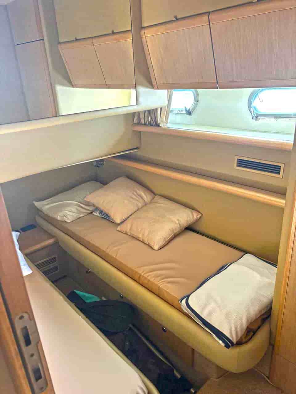 2005 Ferretti Yachts 530 - View 22