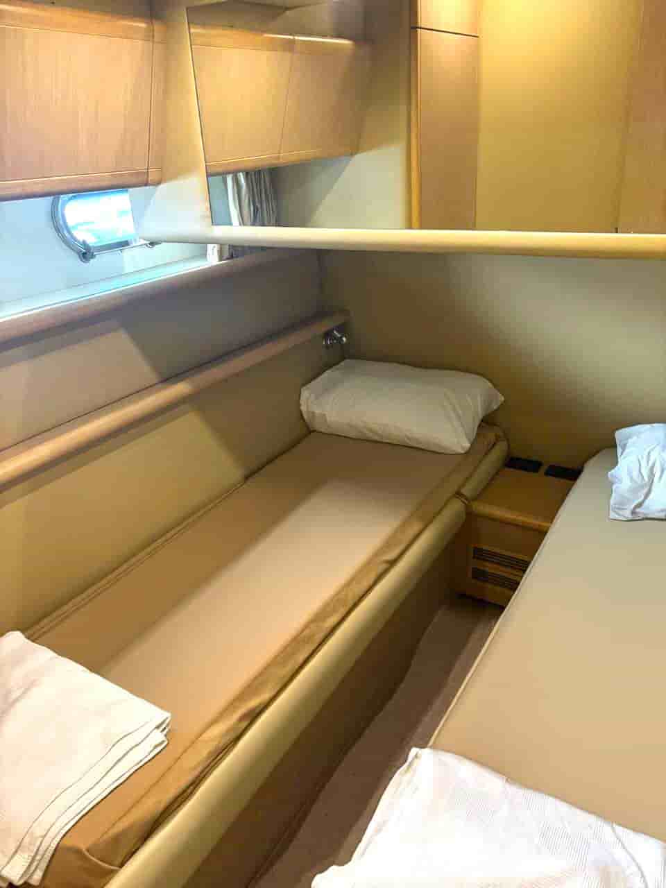 2005 Ferretti Yachts 530 - View 23