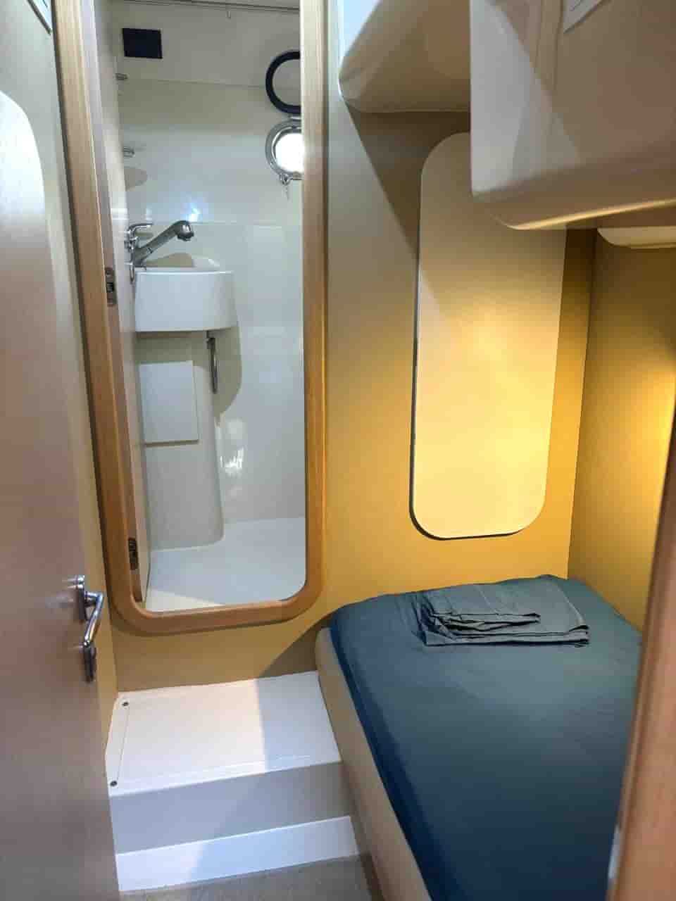 2005 Ferretti Yachts 530 - View 24