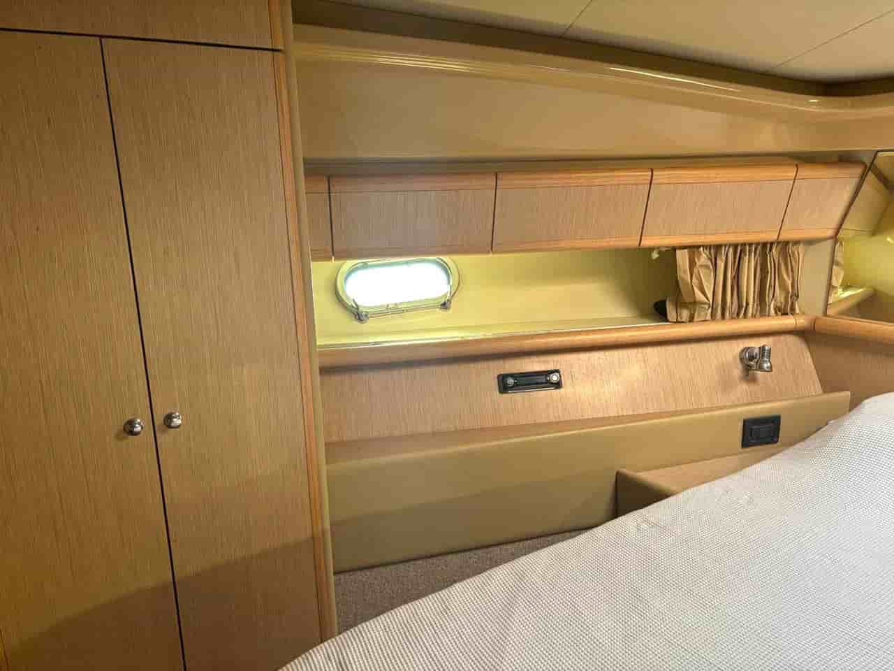 2005 Ferretti Yachts 530 - View 25