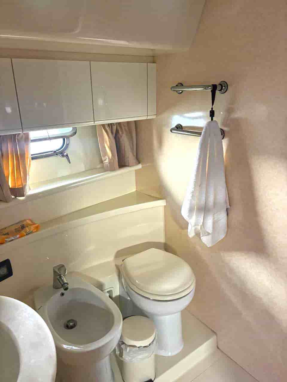 2005 Ferretti Yachts 530 - View 29