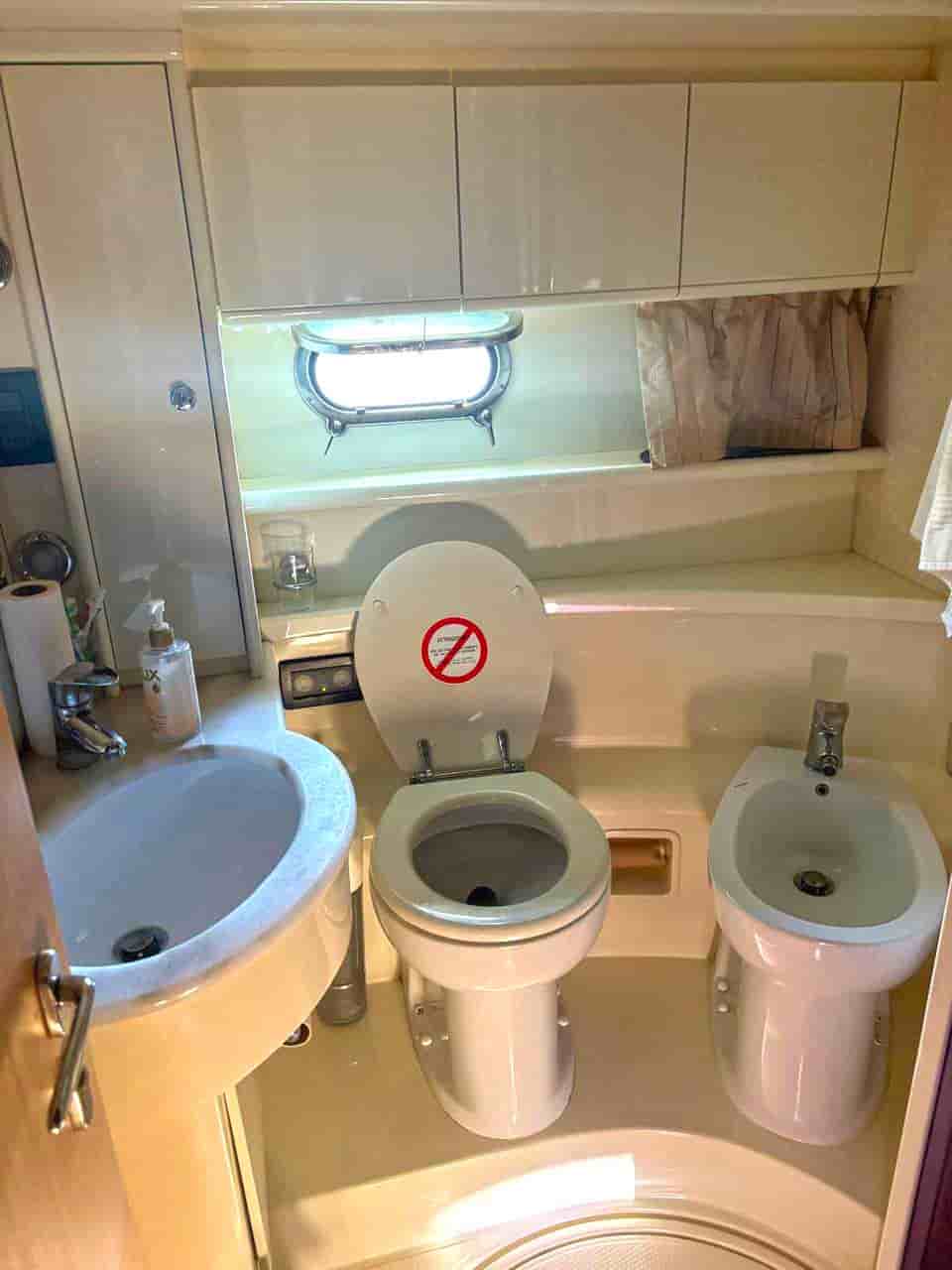 2005 Ferretti Yachts 530 - View 30