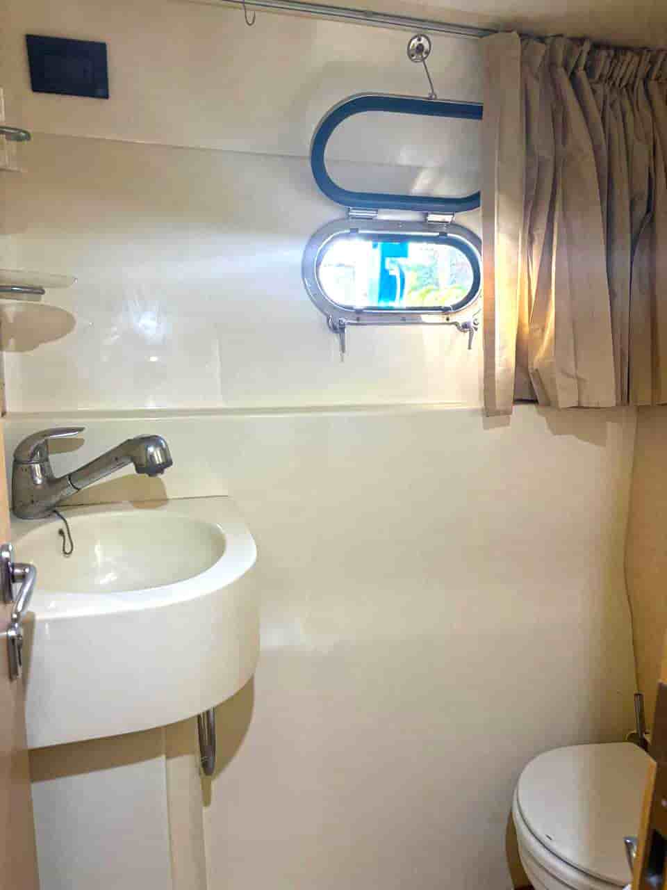 2005 Ferretti Yachts 530 - View 31