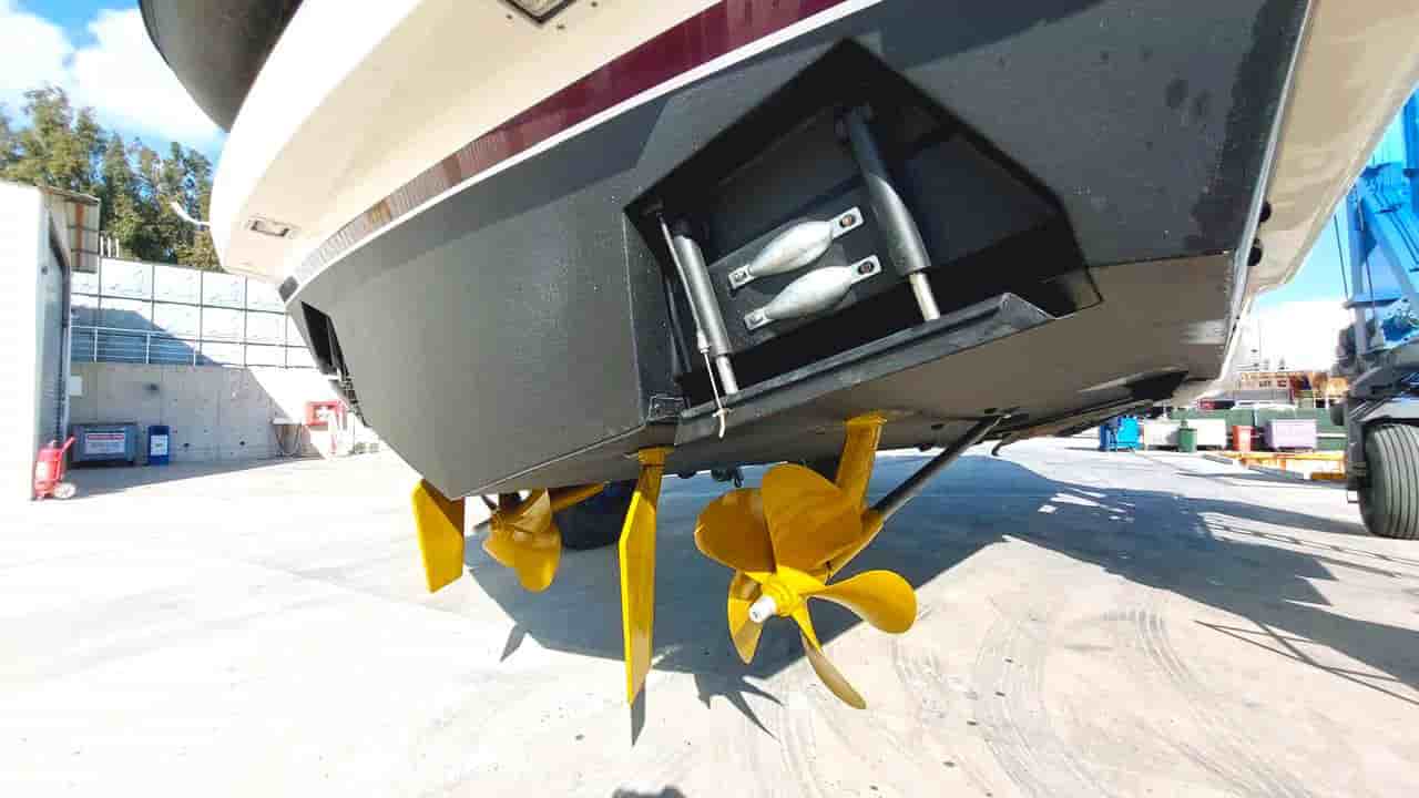 2005 Ferretti Yachts 530 - View 32