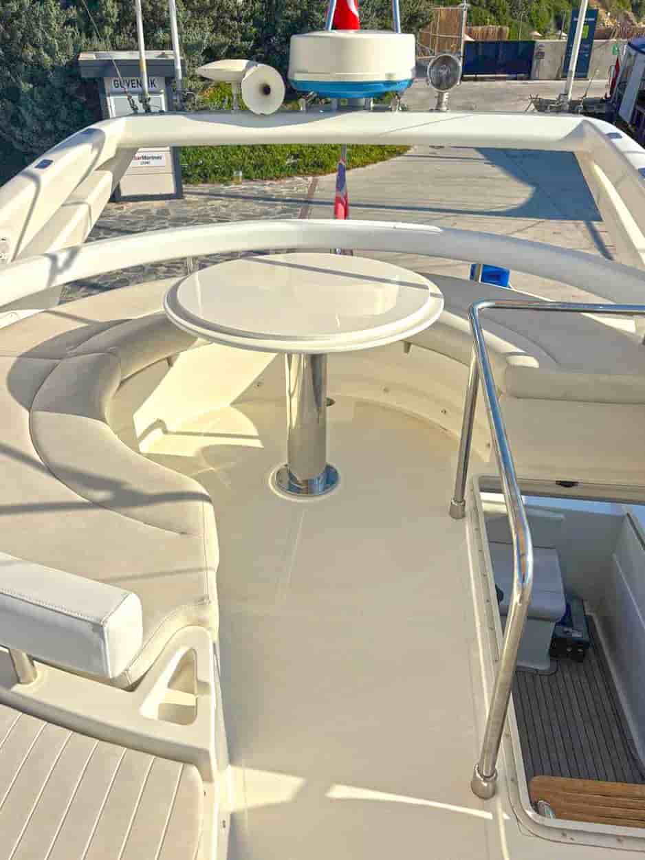 2005 Ferretti Yachts 530 - View 5