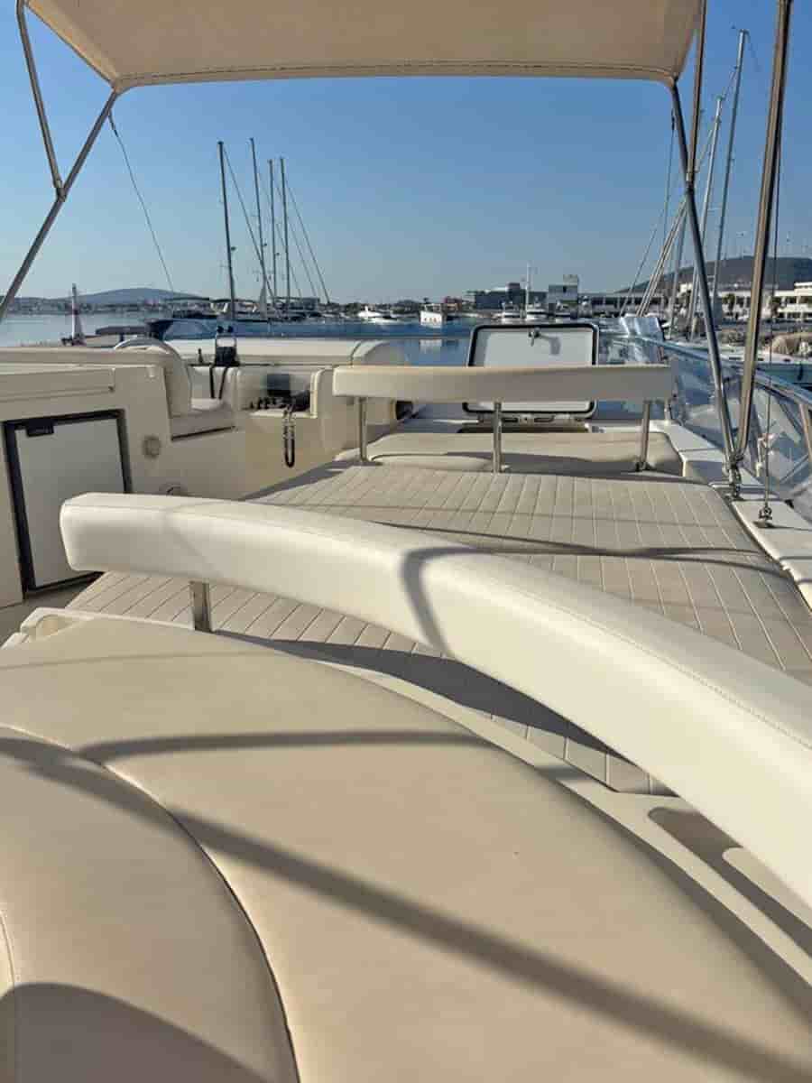 2005 Ferretti Yachts 530 - View 6