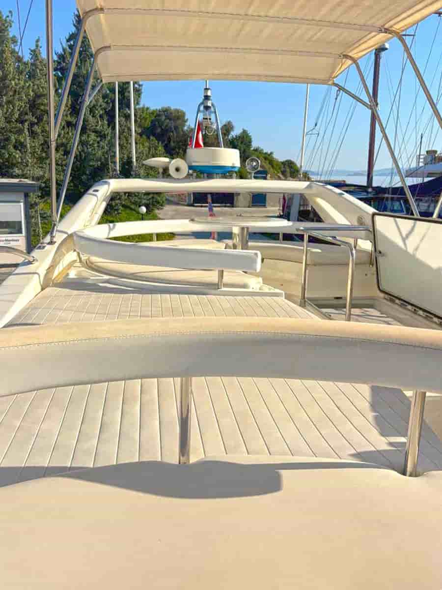 2005 Ferretti Yachts 530 - View 7