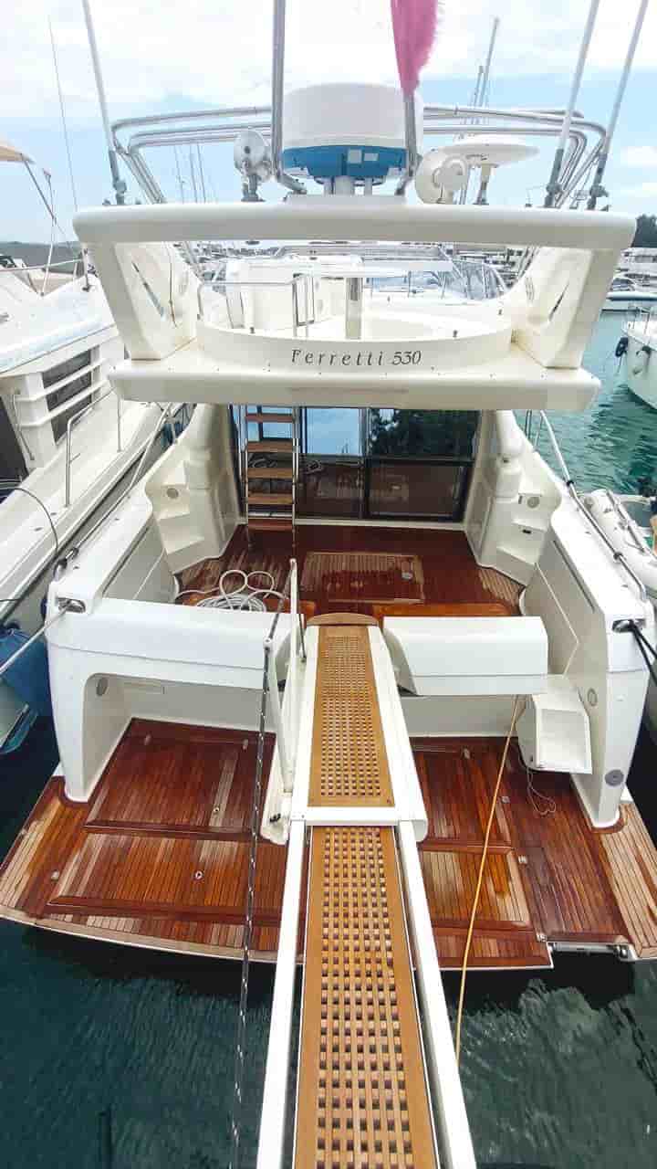 2005 Ferretti Yachts 530 - View 8