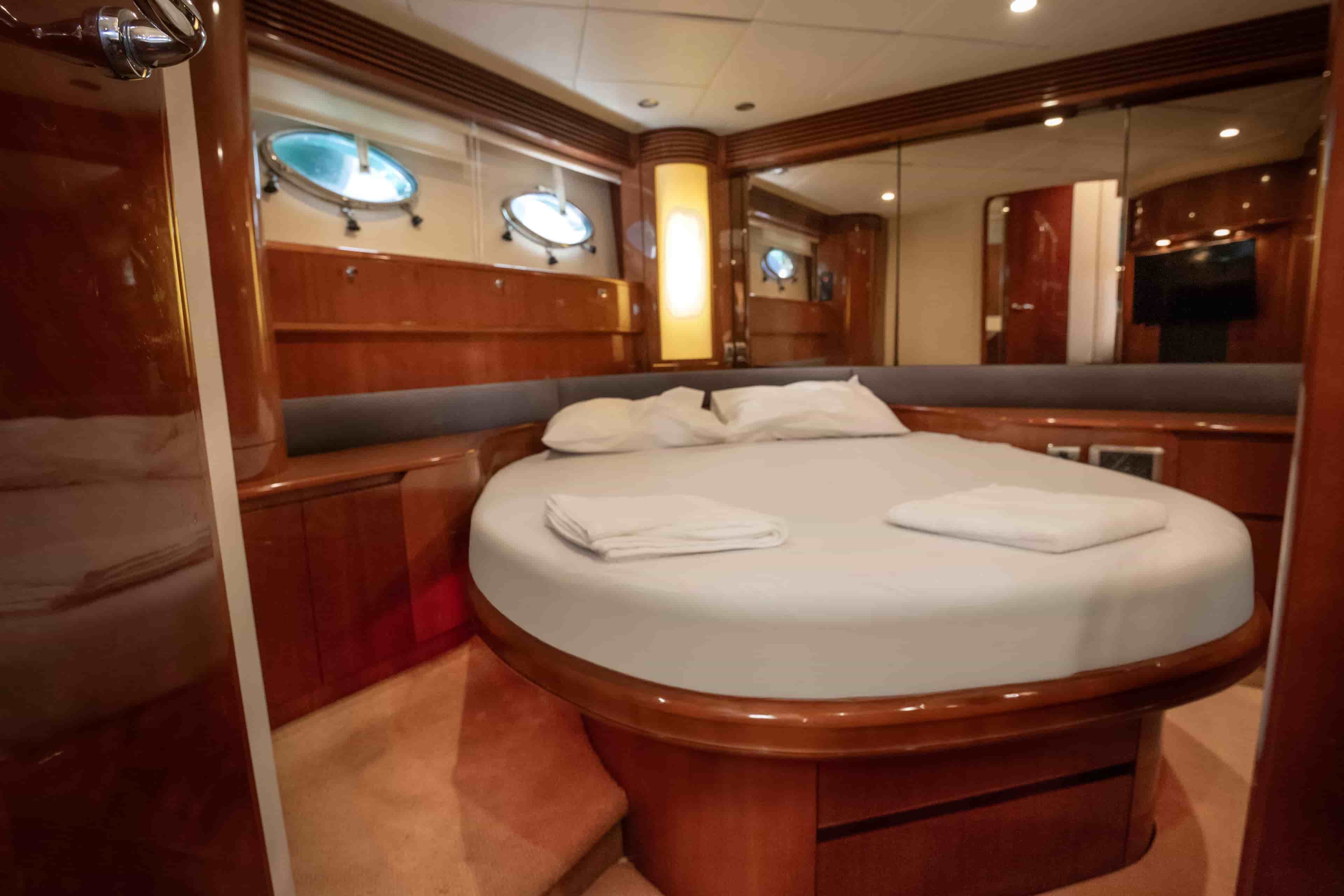 2003 Princess V65 - View 17