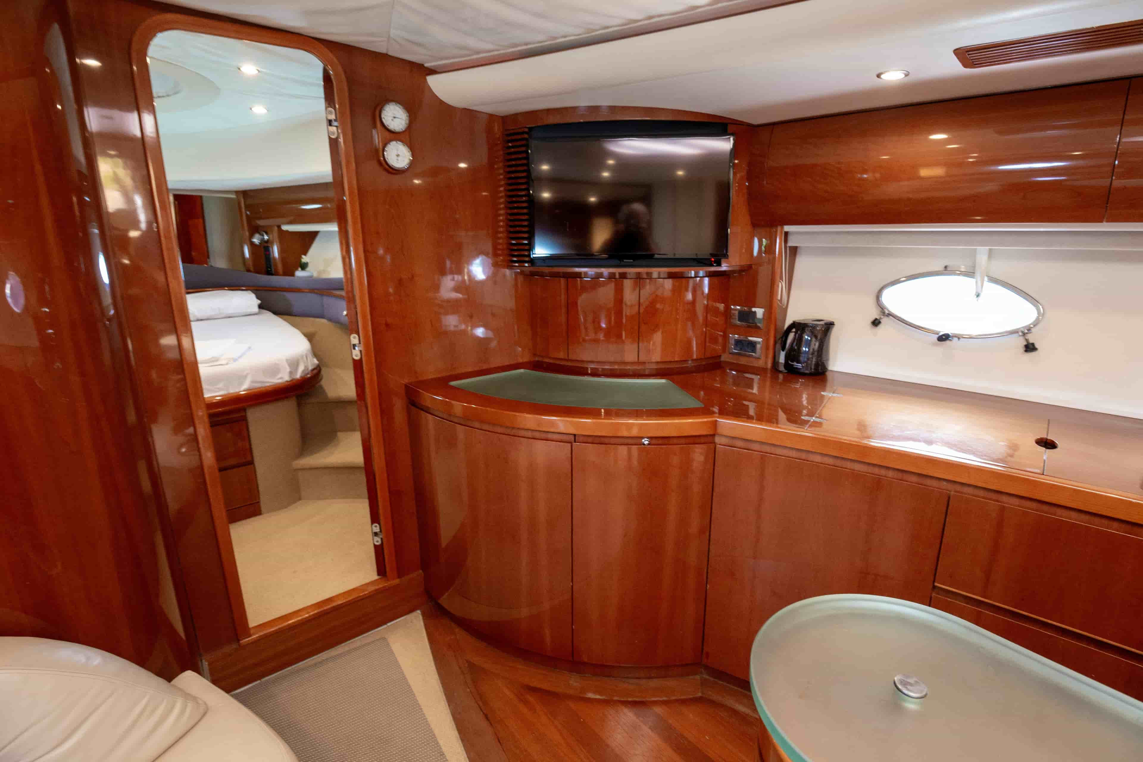 2003 Princess V65 - View 21