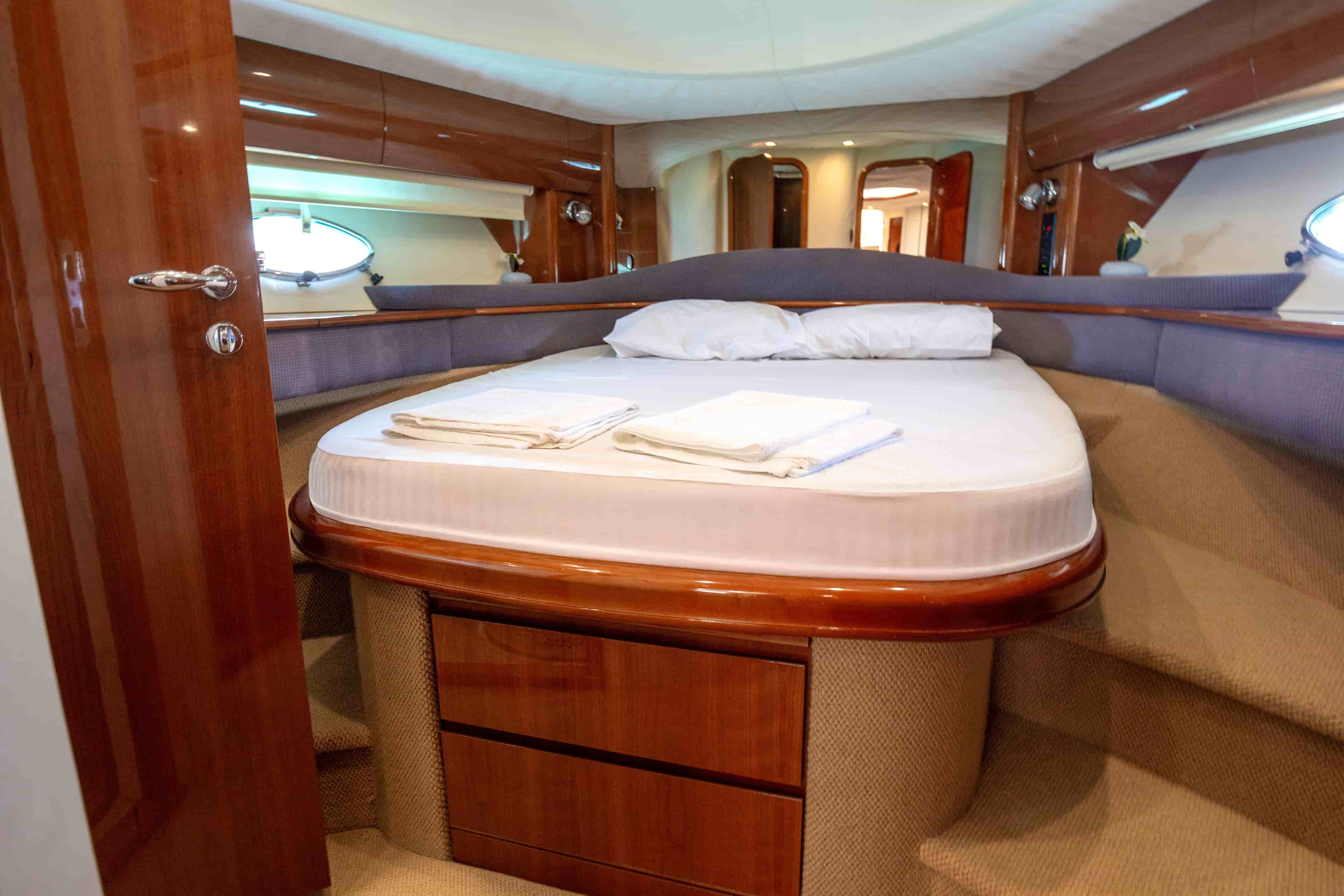 2003 Princess V65 - View 22