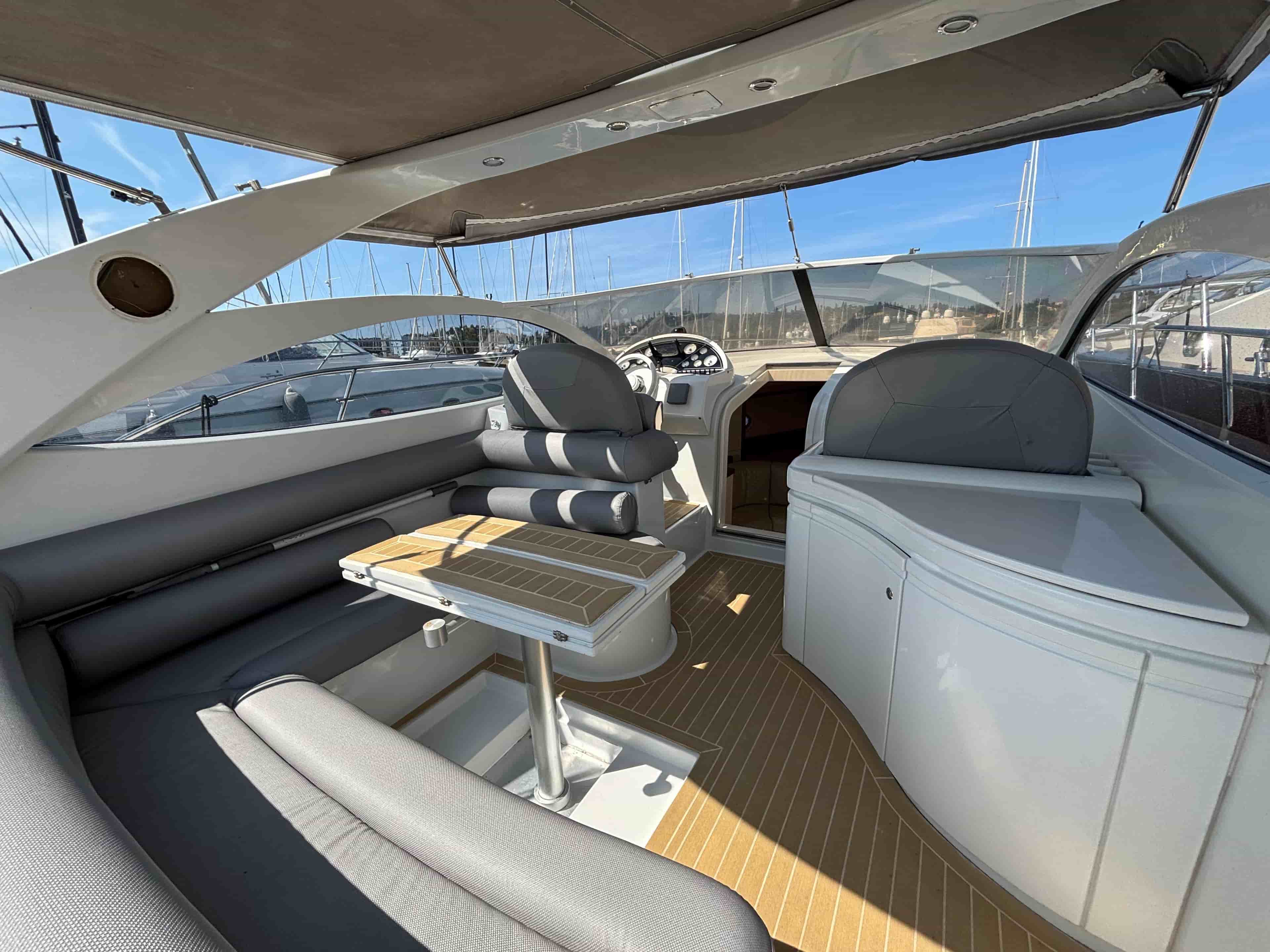 1999 Pershing 37 - View 10