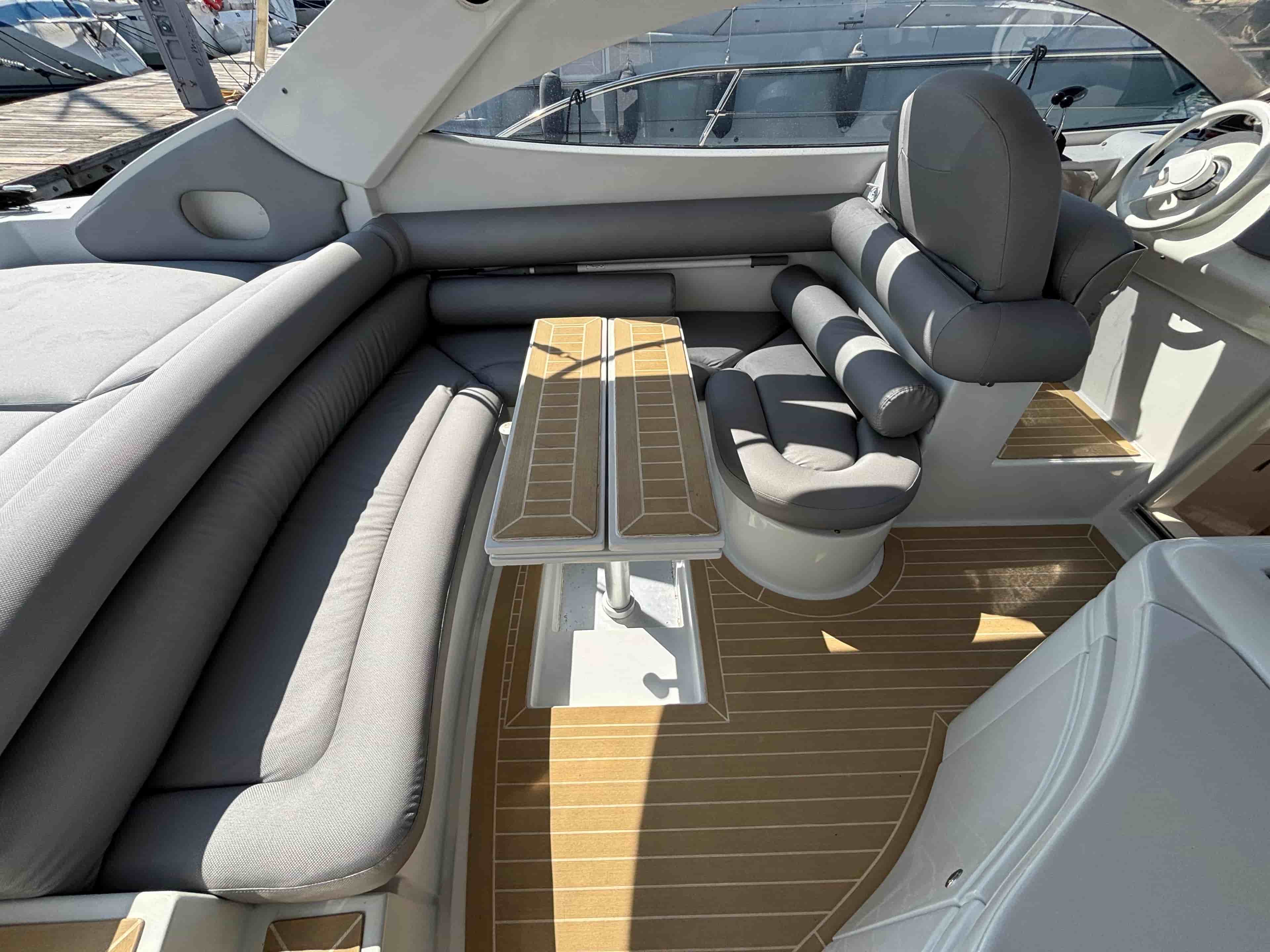 1999 Pershing 37 - View 11