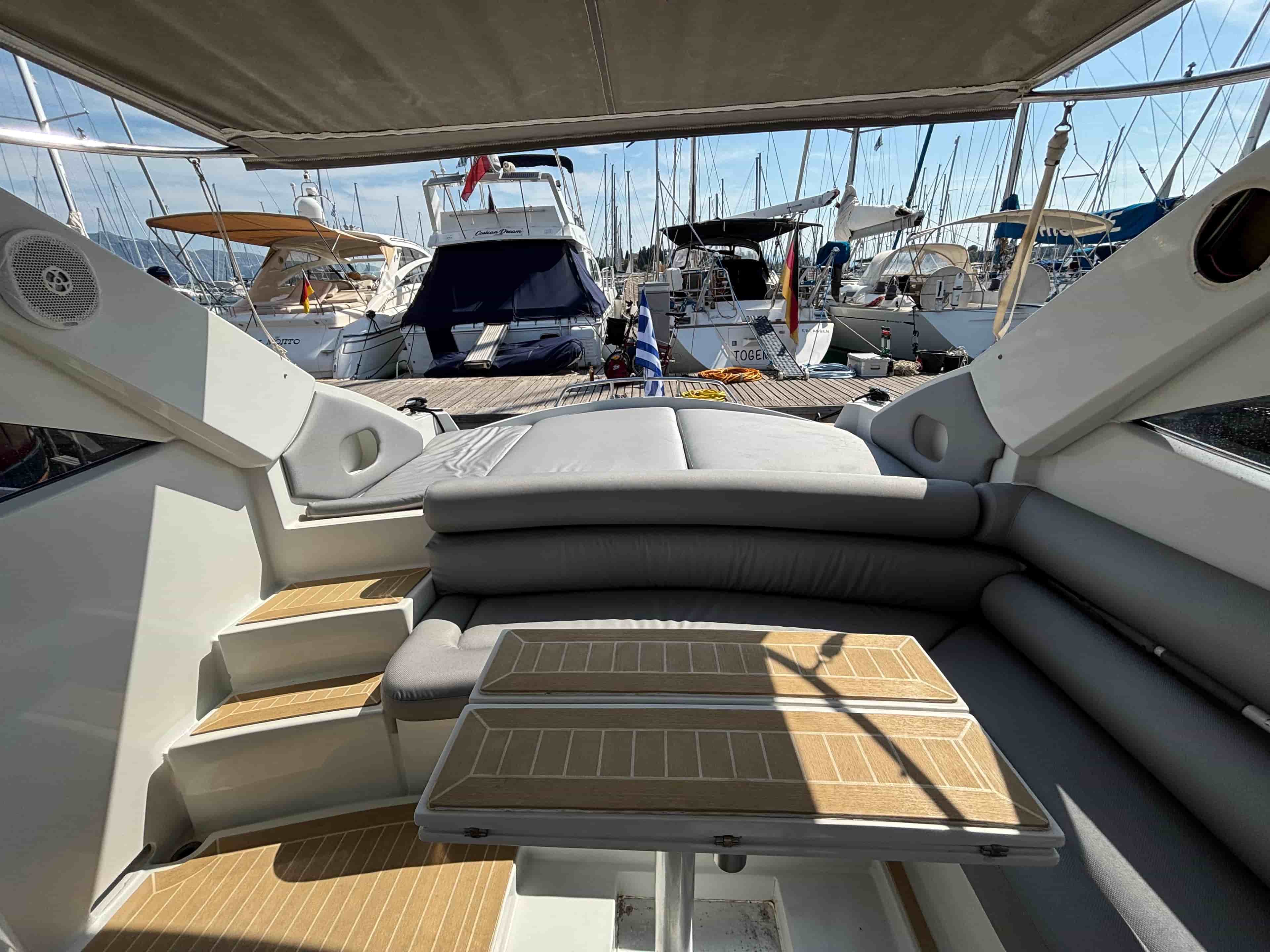 1999 Pershing 37 - View 12