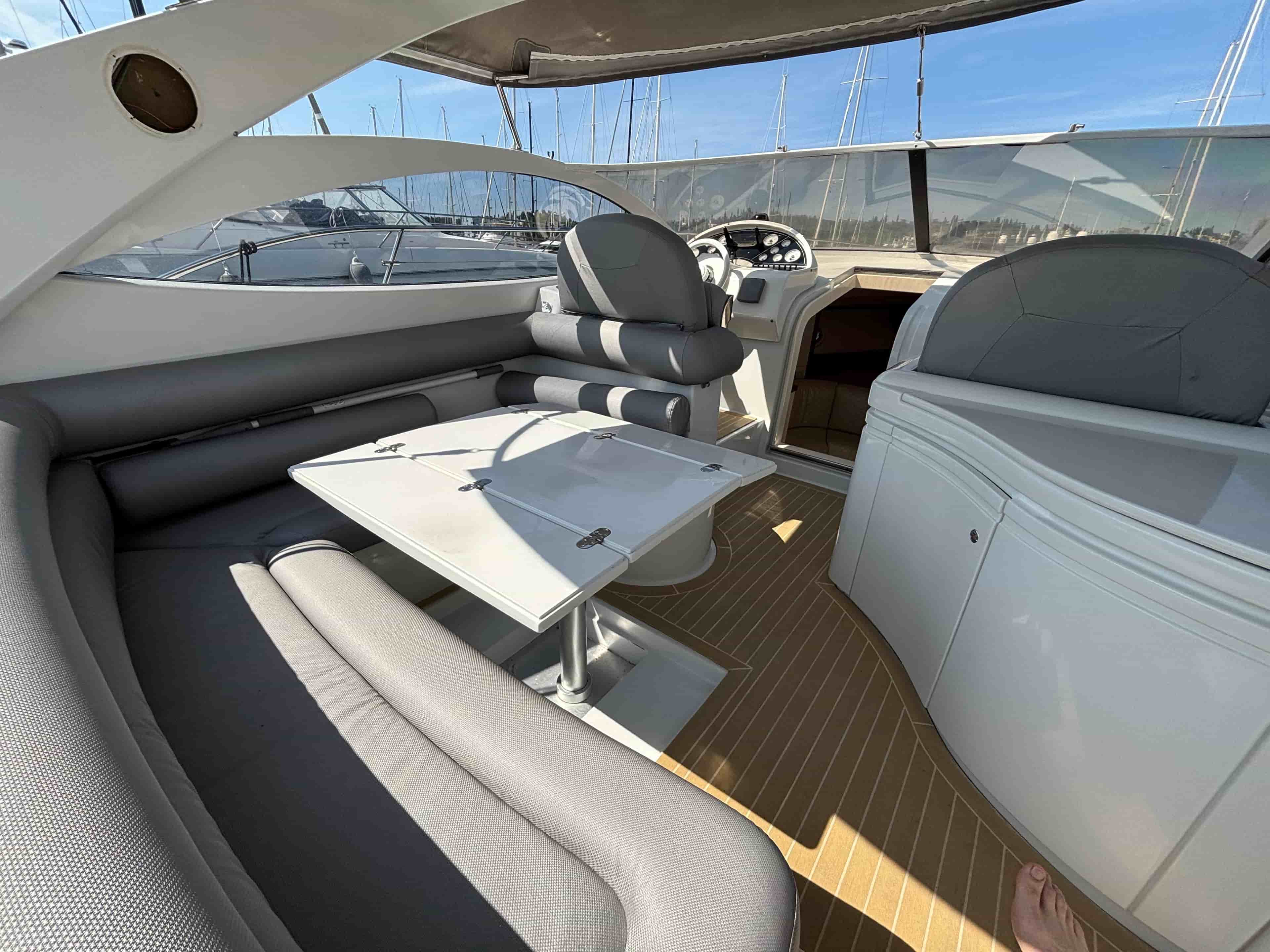 1999 Pershing 37 - View 13