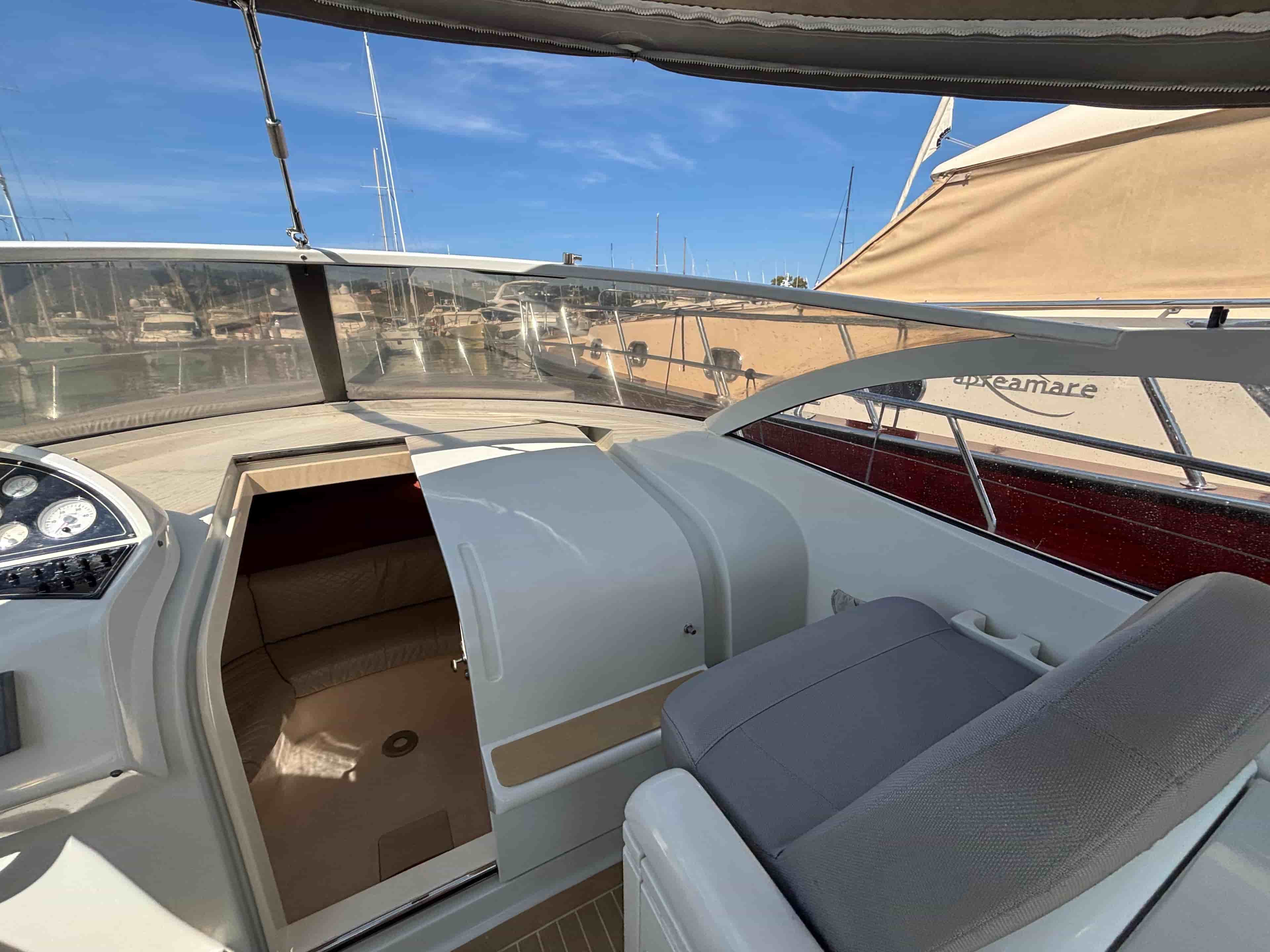 1999 Pershing 37 - View 15