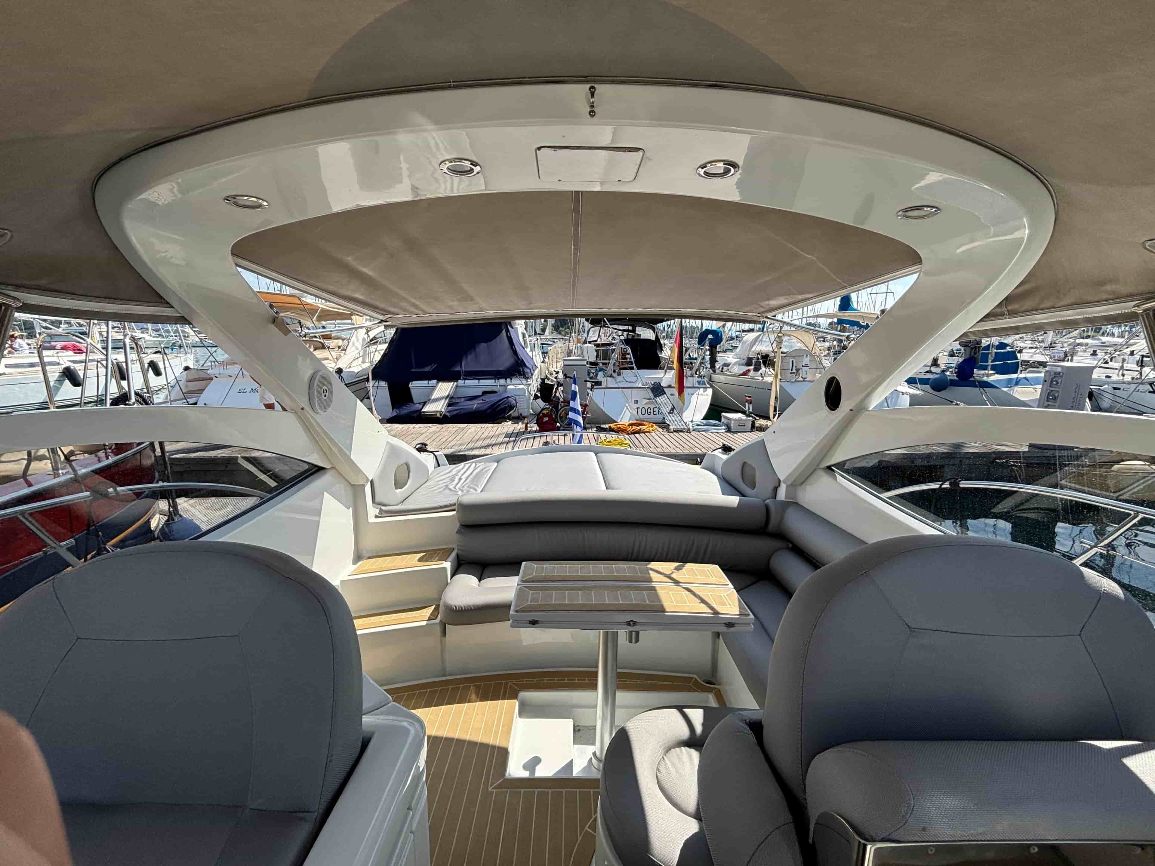 1999 Pershing 37 - View 16