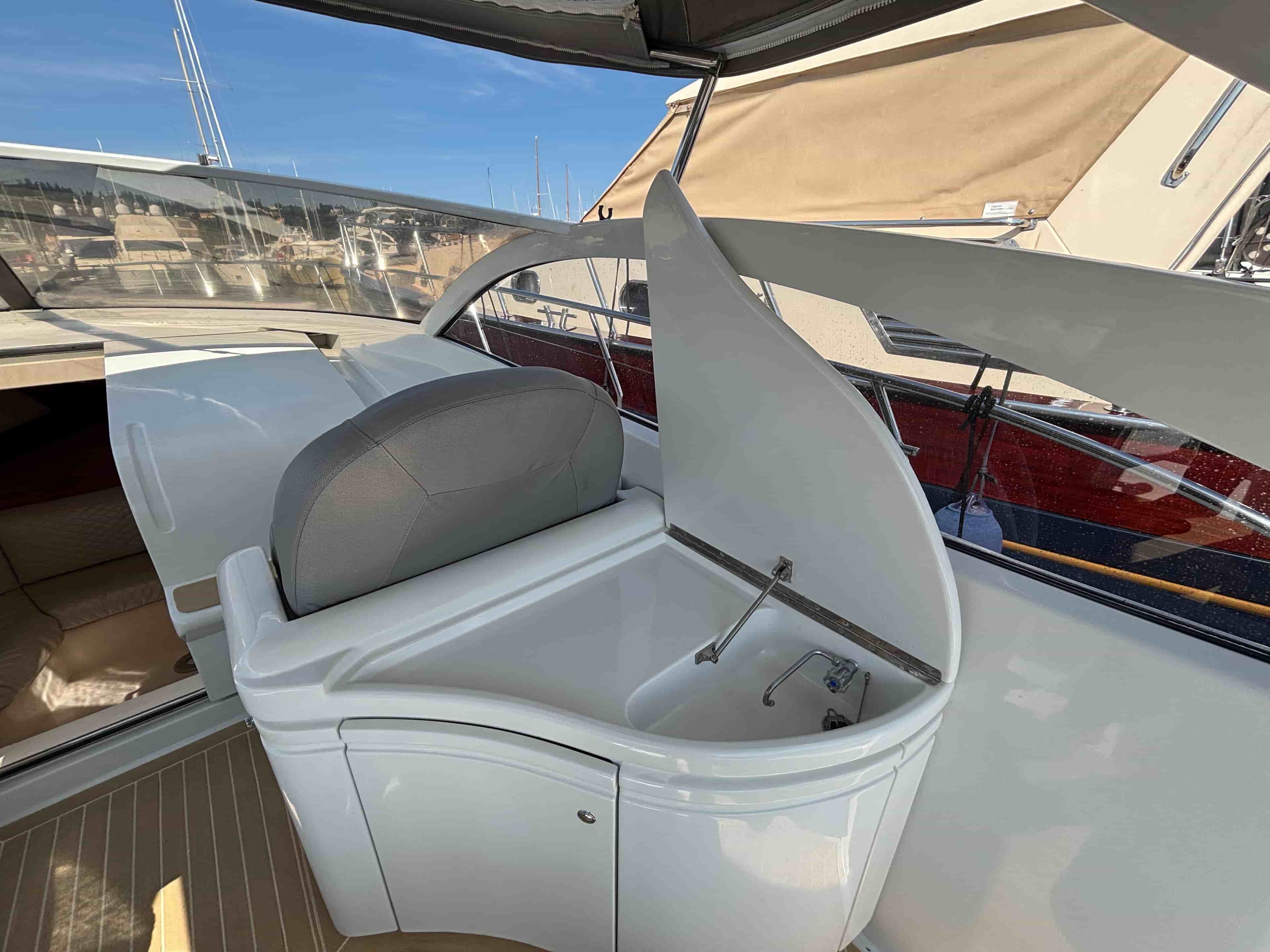 1999 Pershing 37 - View 17