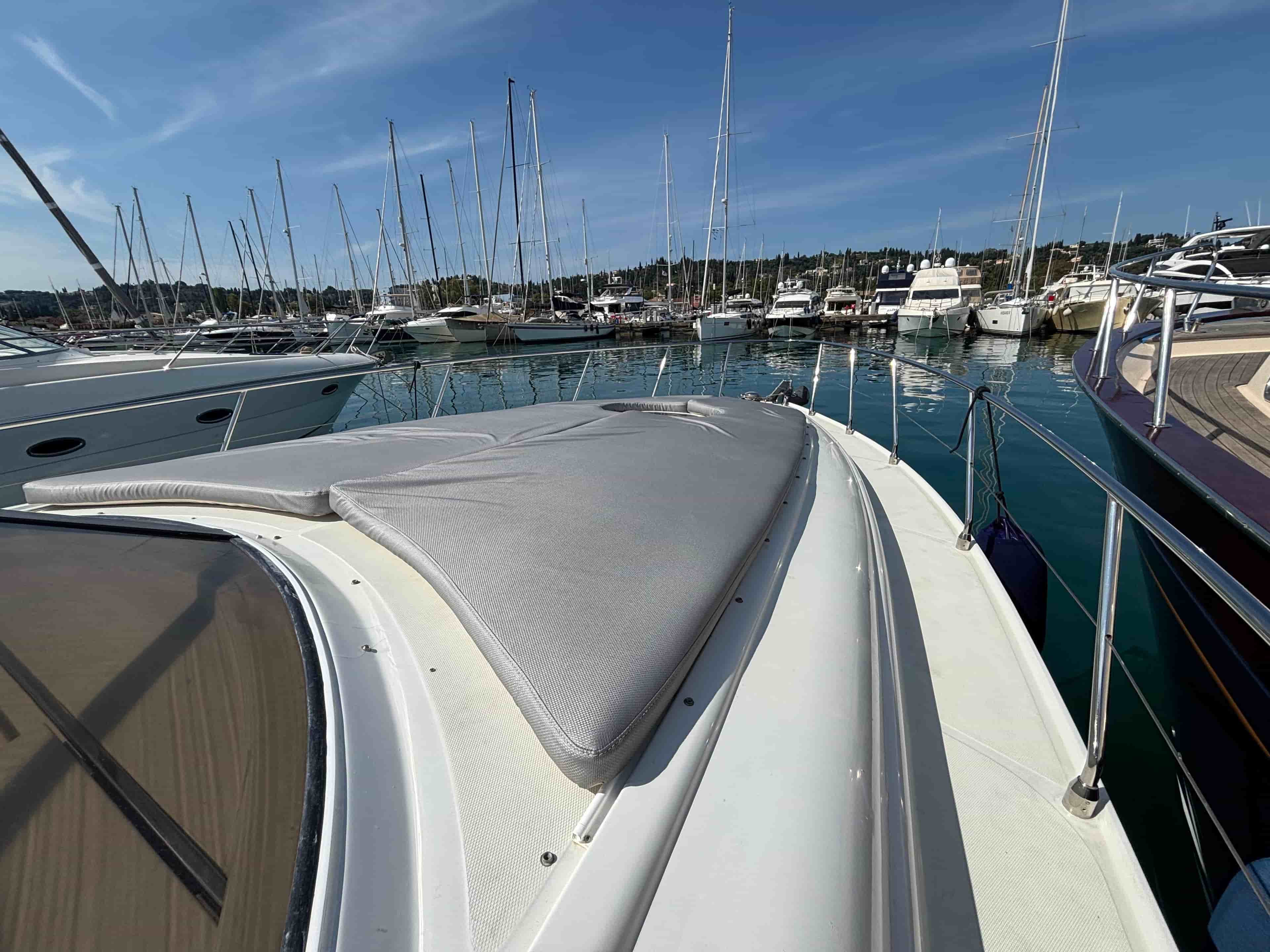1999 Pershing 37 - View 21