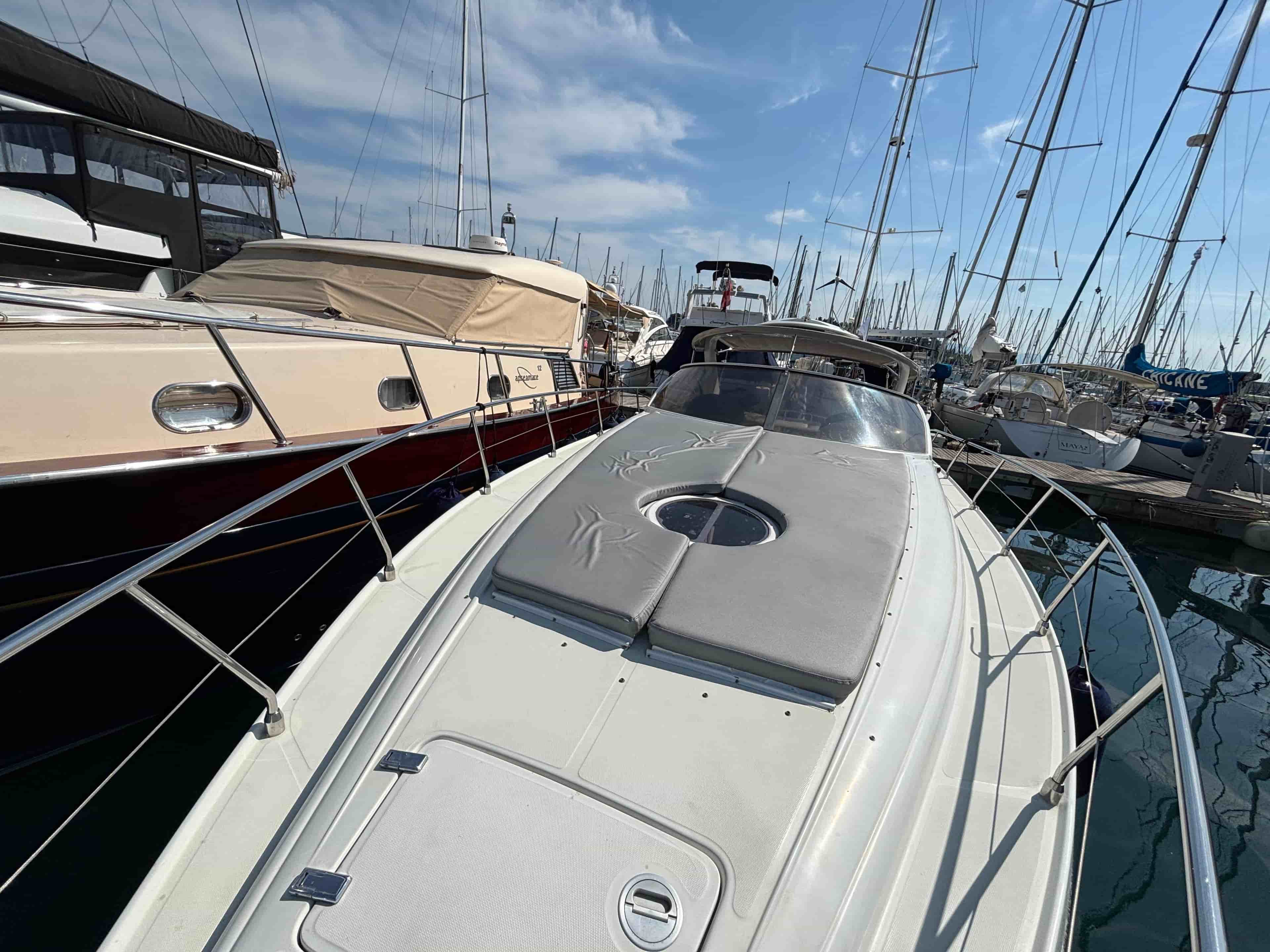 1999 Pershing 37 - View 22