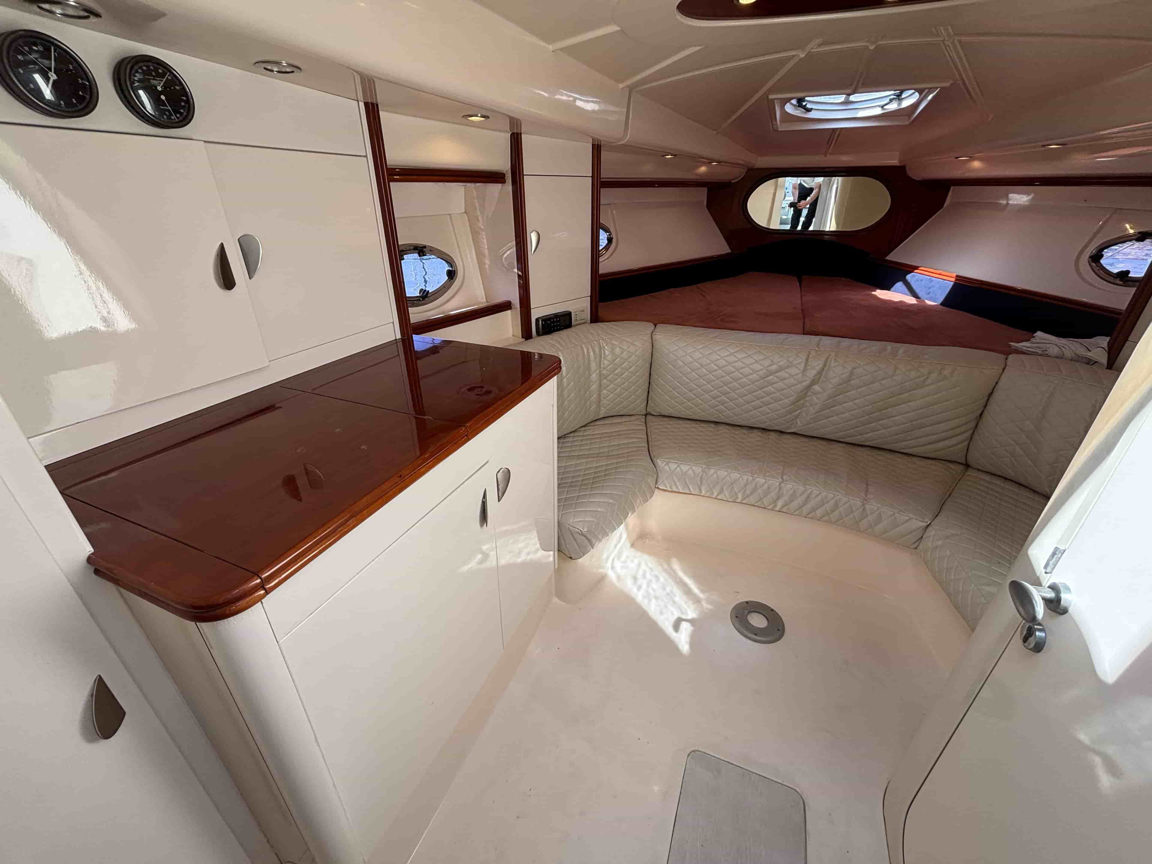 1999 Pershing 37 - View 24