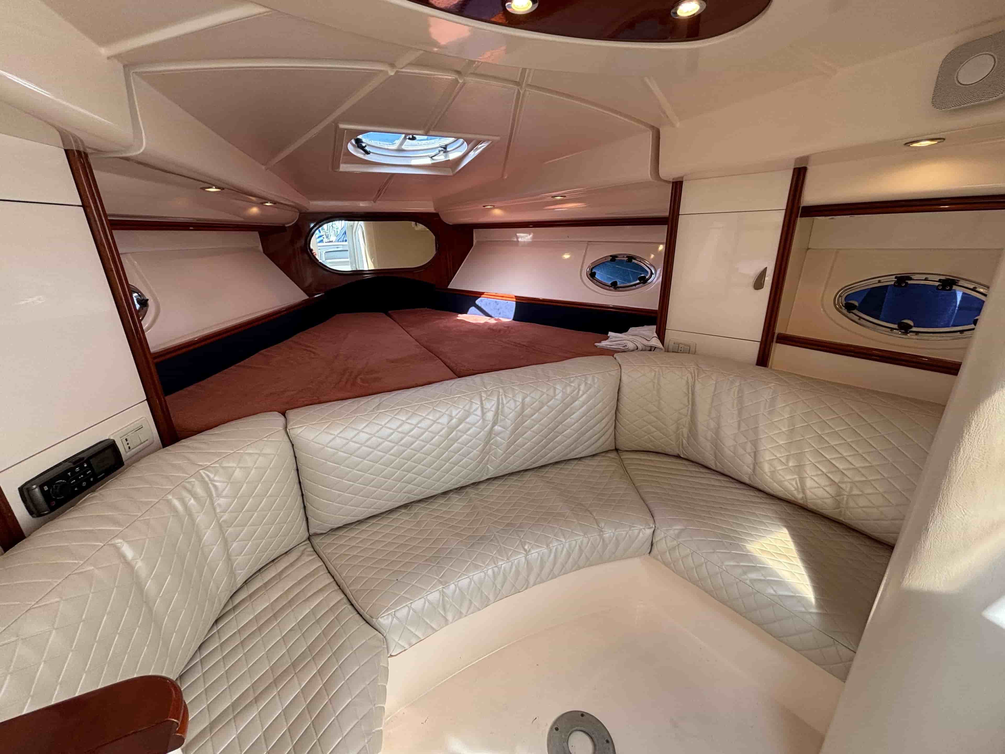 1999 Pershing 37 - View 25
