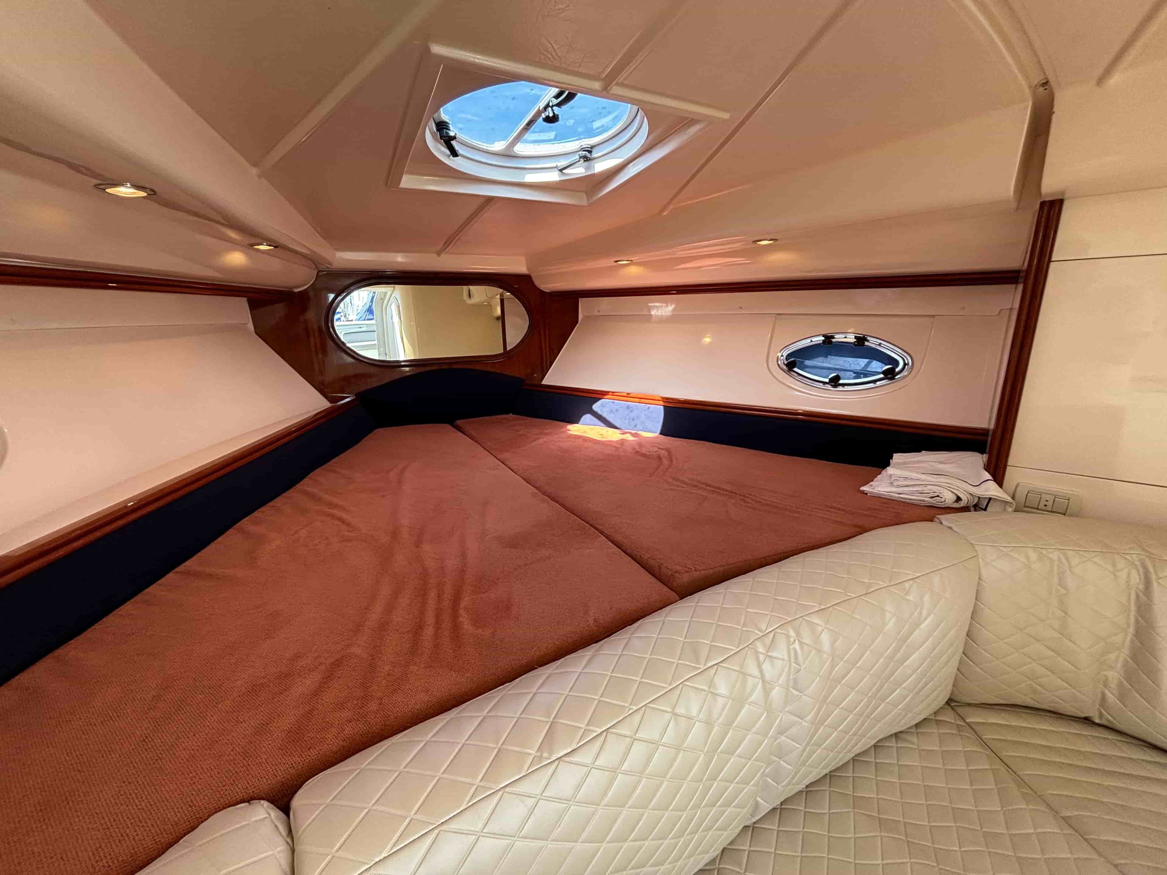 1999 Pershing 37 - View 26