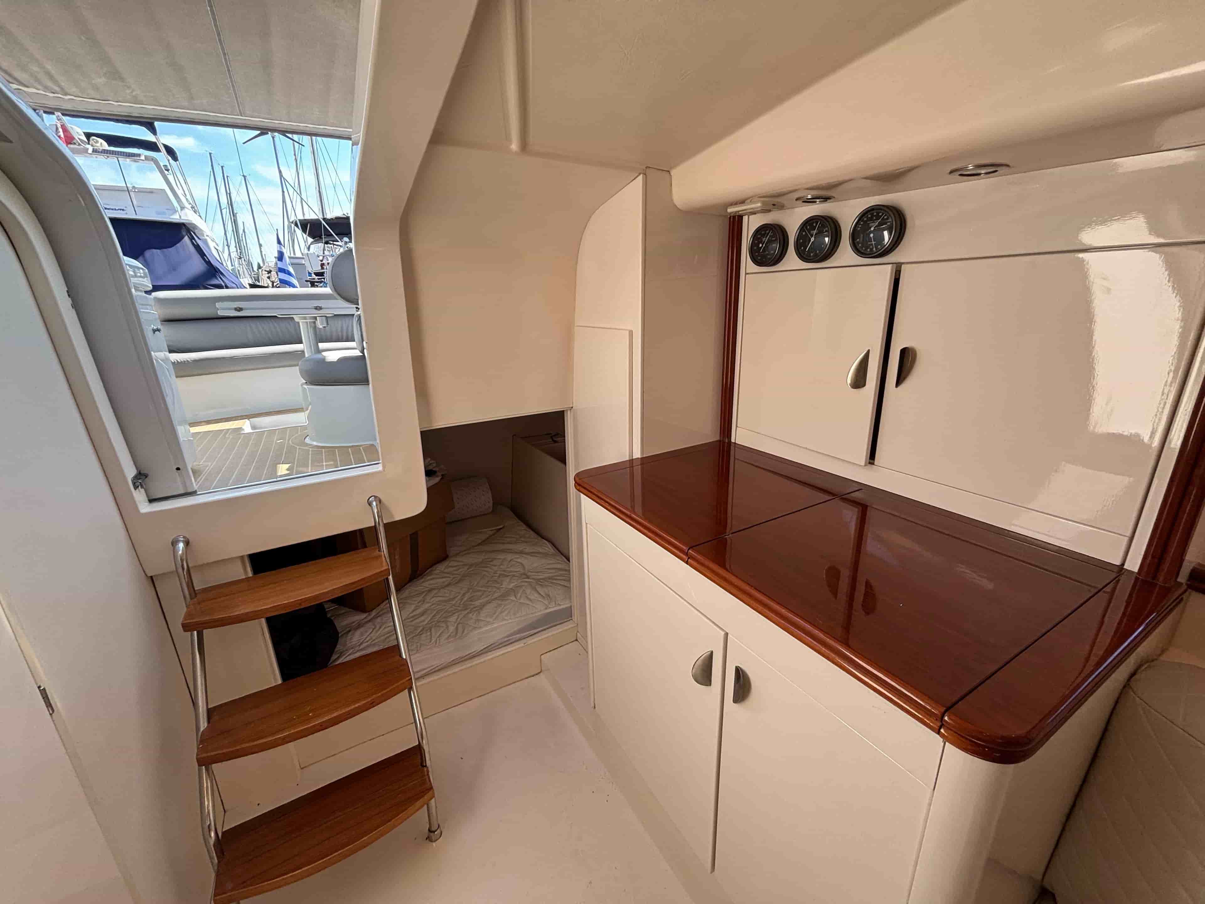 1999 Pershing 37 - View 27