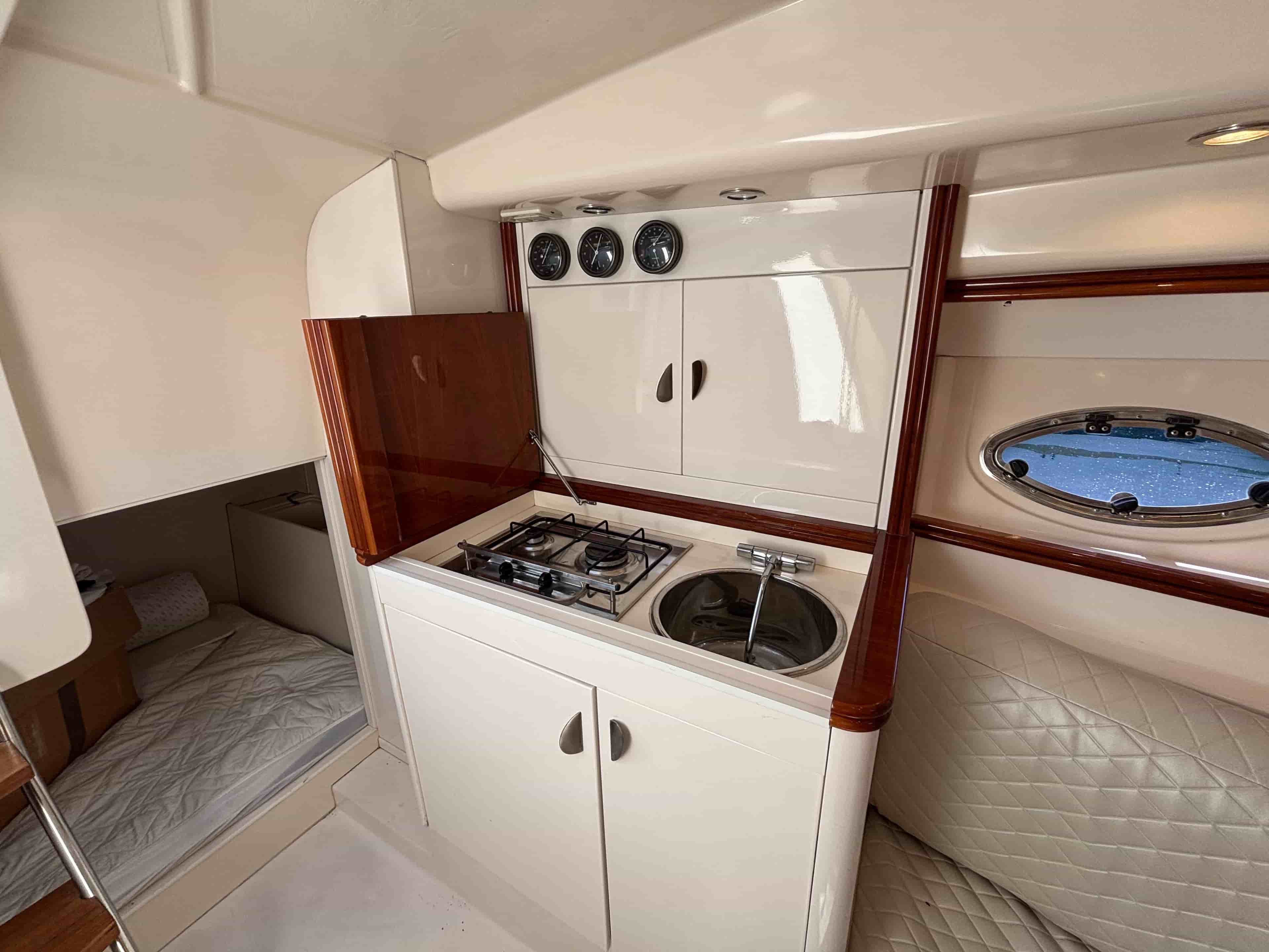 1999 Pershing 37 - View 28