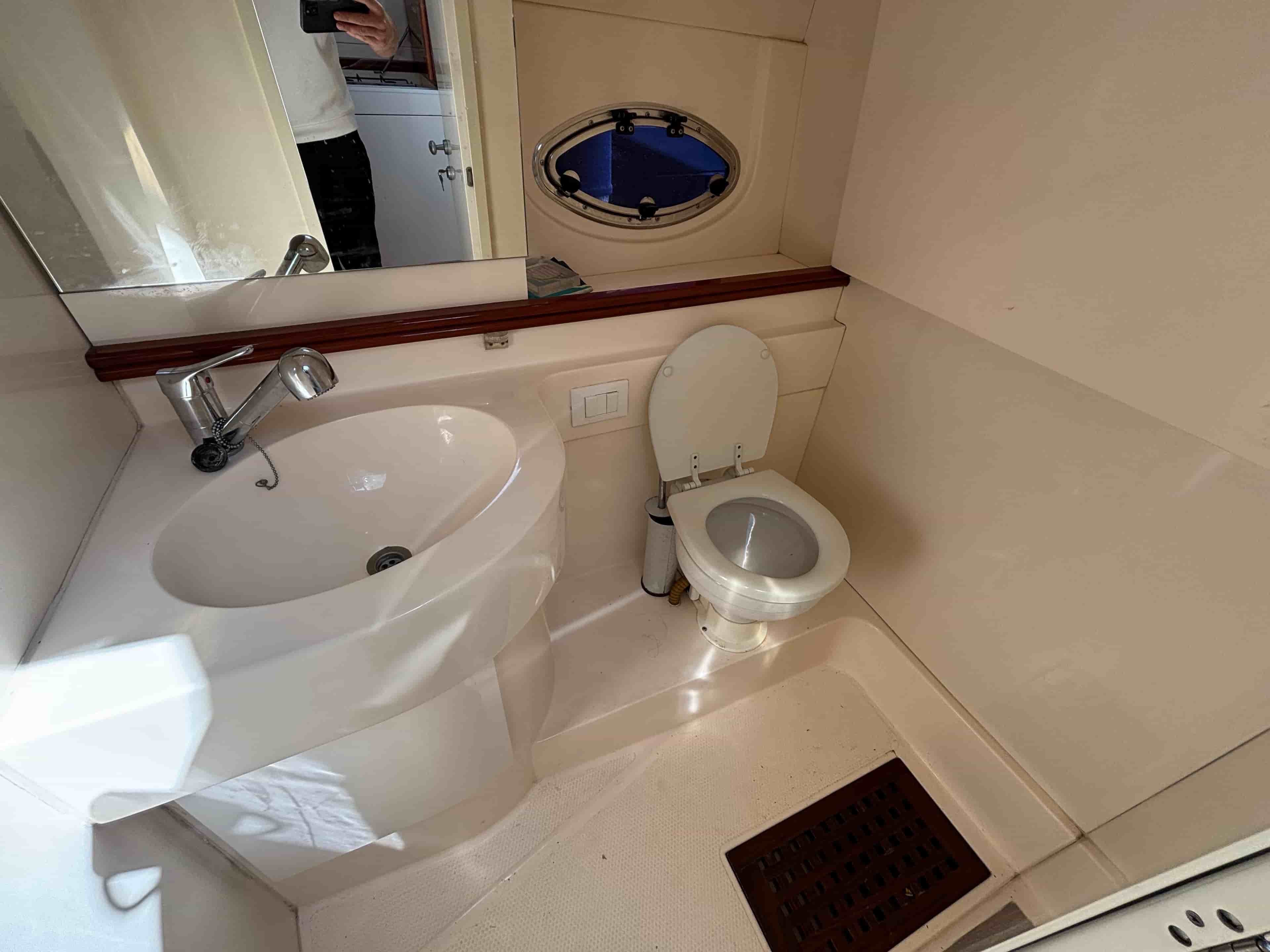 1999 Pershing 37 - View 29