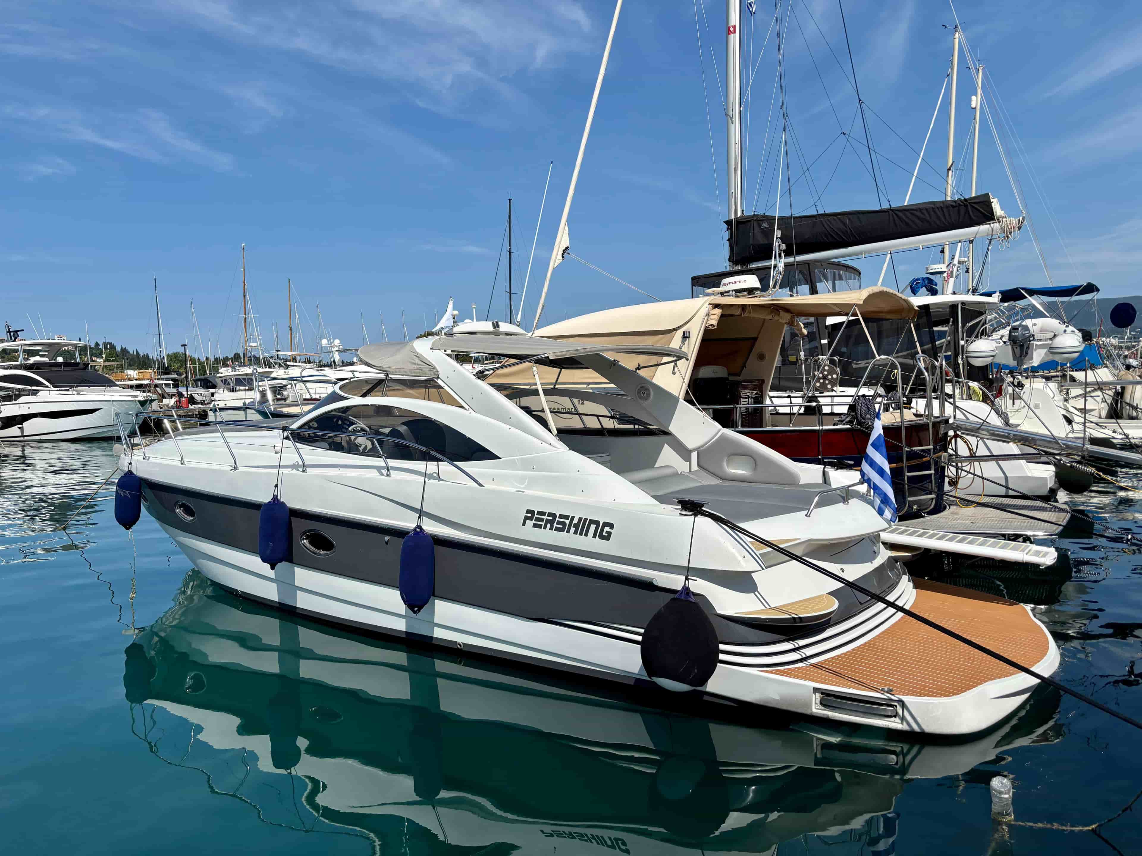 1999 Pershing 37 - View 3