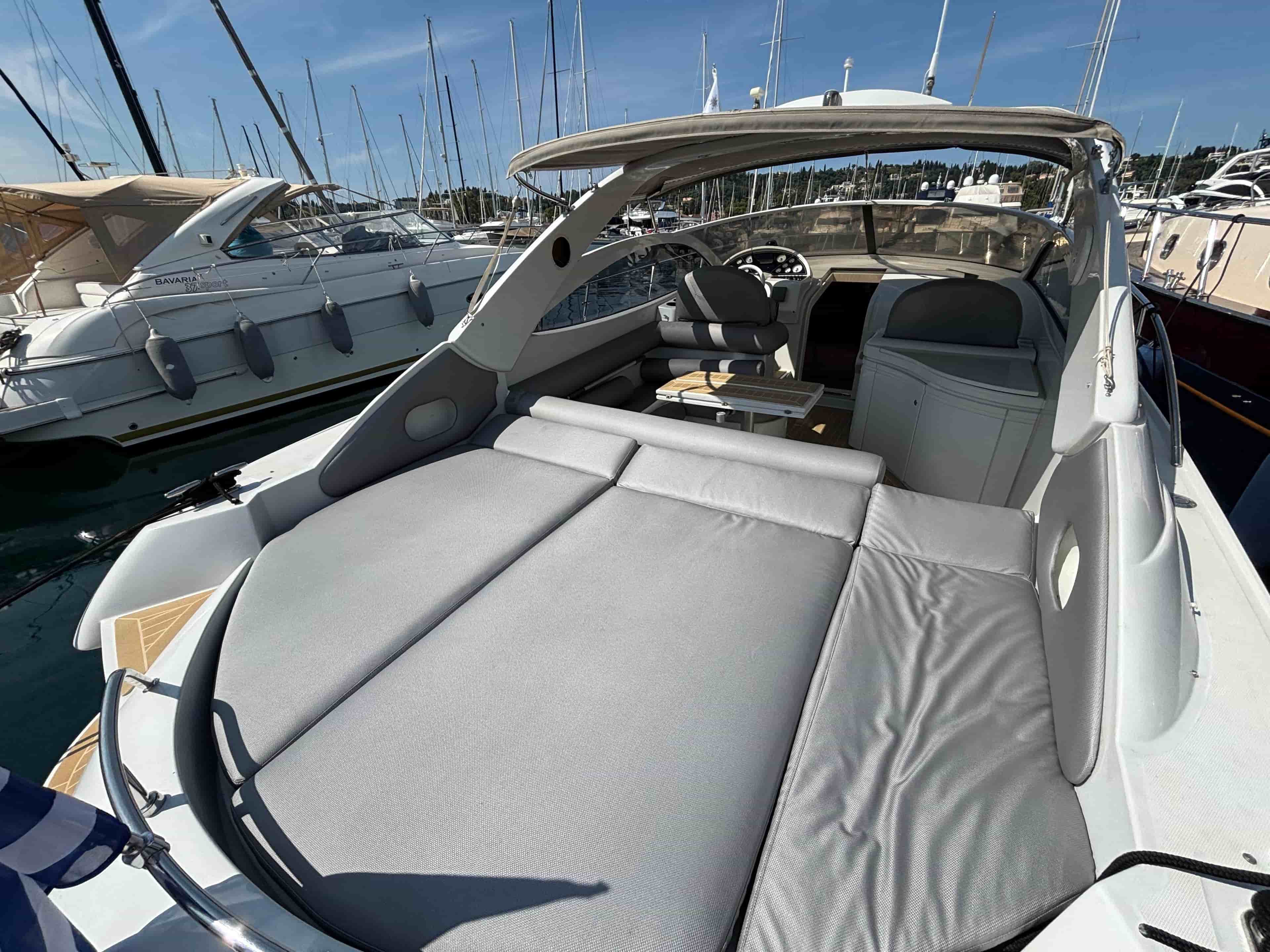 1999 Pershing 37 - View 8