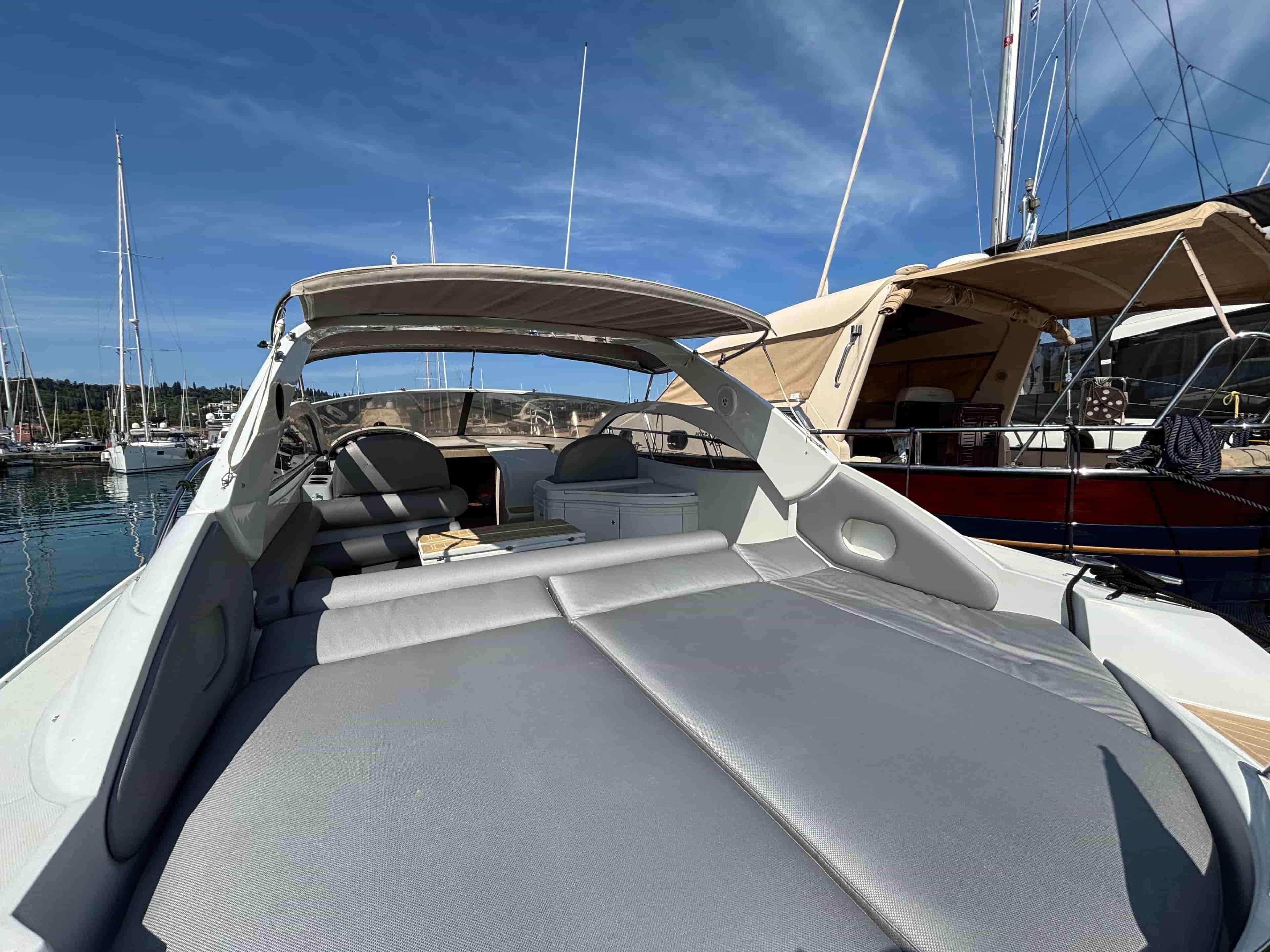 1999 Pershing 37 - View 9