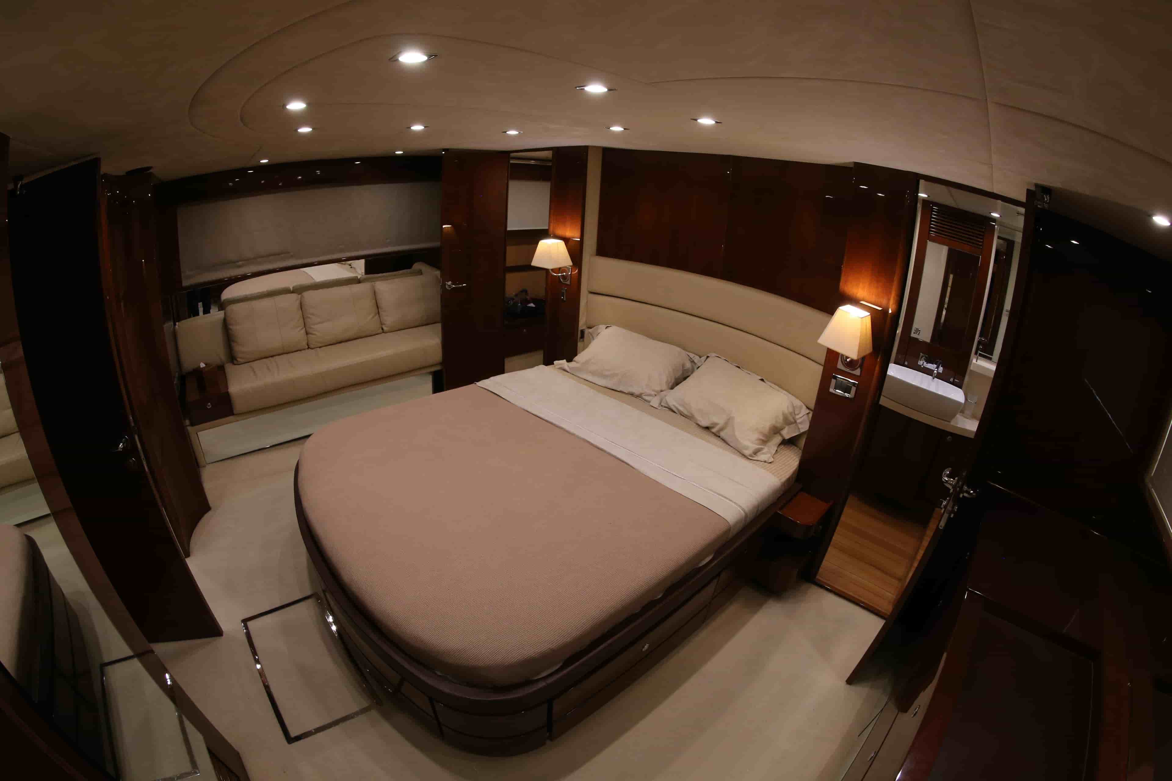 2008 Fairline Squadron 68 - View 17