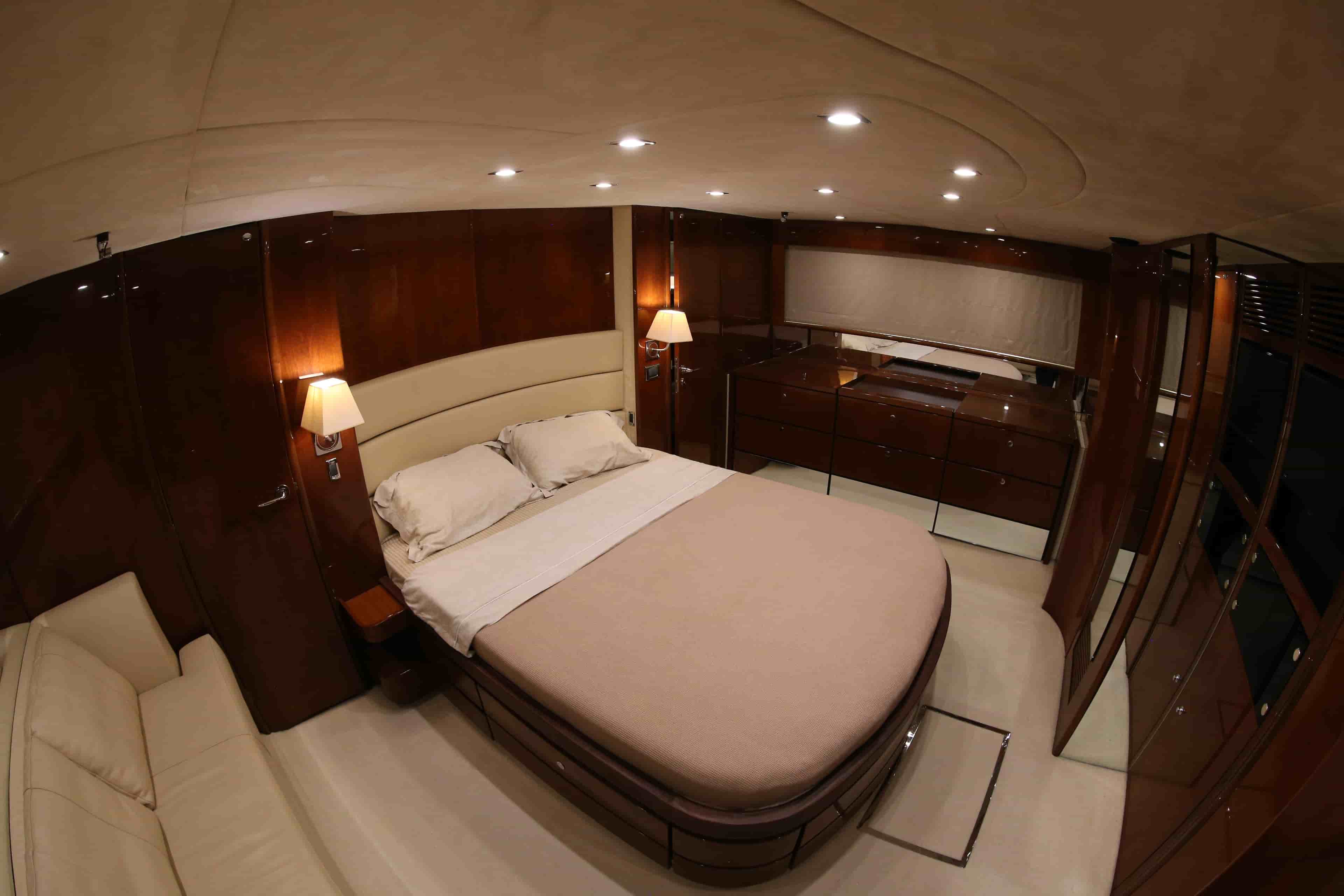 2008 Fairline Squadron 68 - View 19