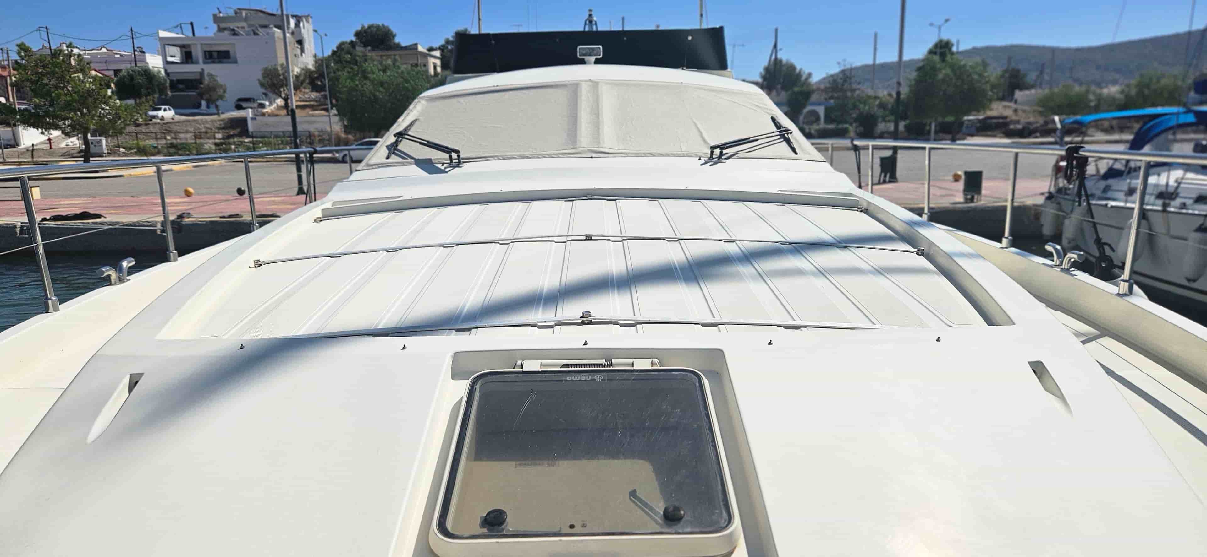 1998 Ferretti Yachts 620 - View 11