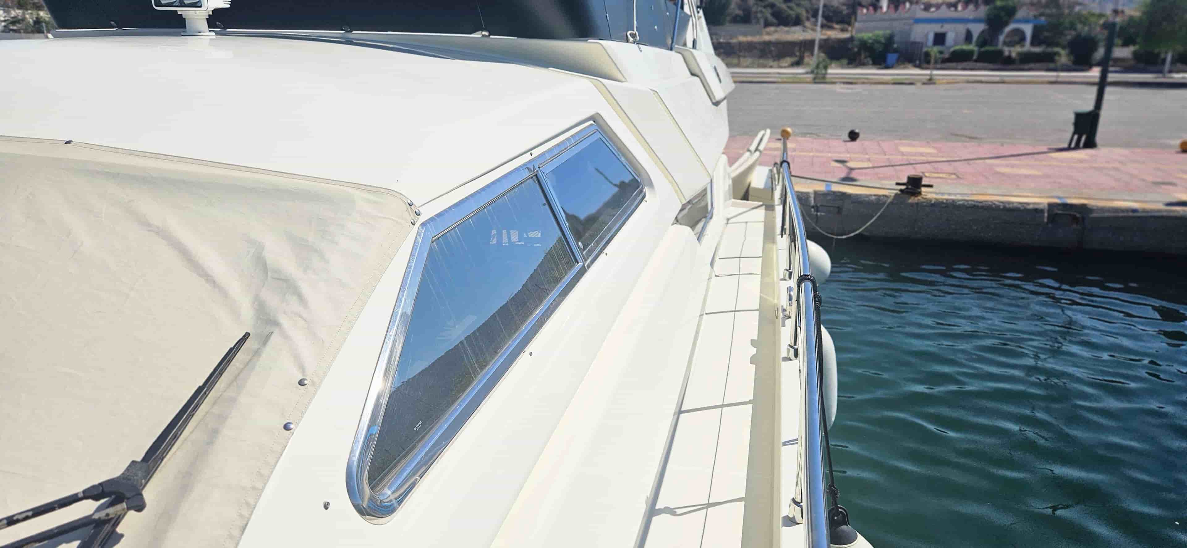 1998 Ferretti Yachts 620 - View 12