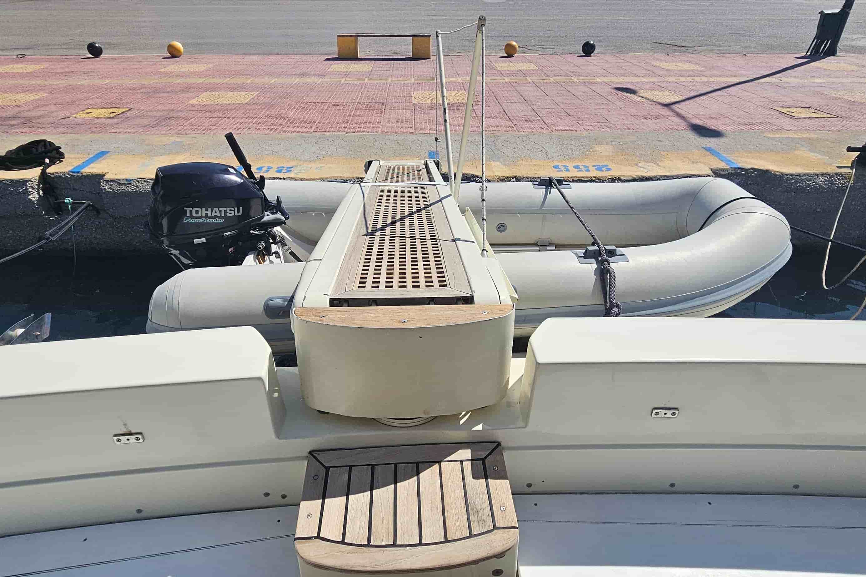 1998 Ferretti Yachts 620 - View 14