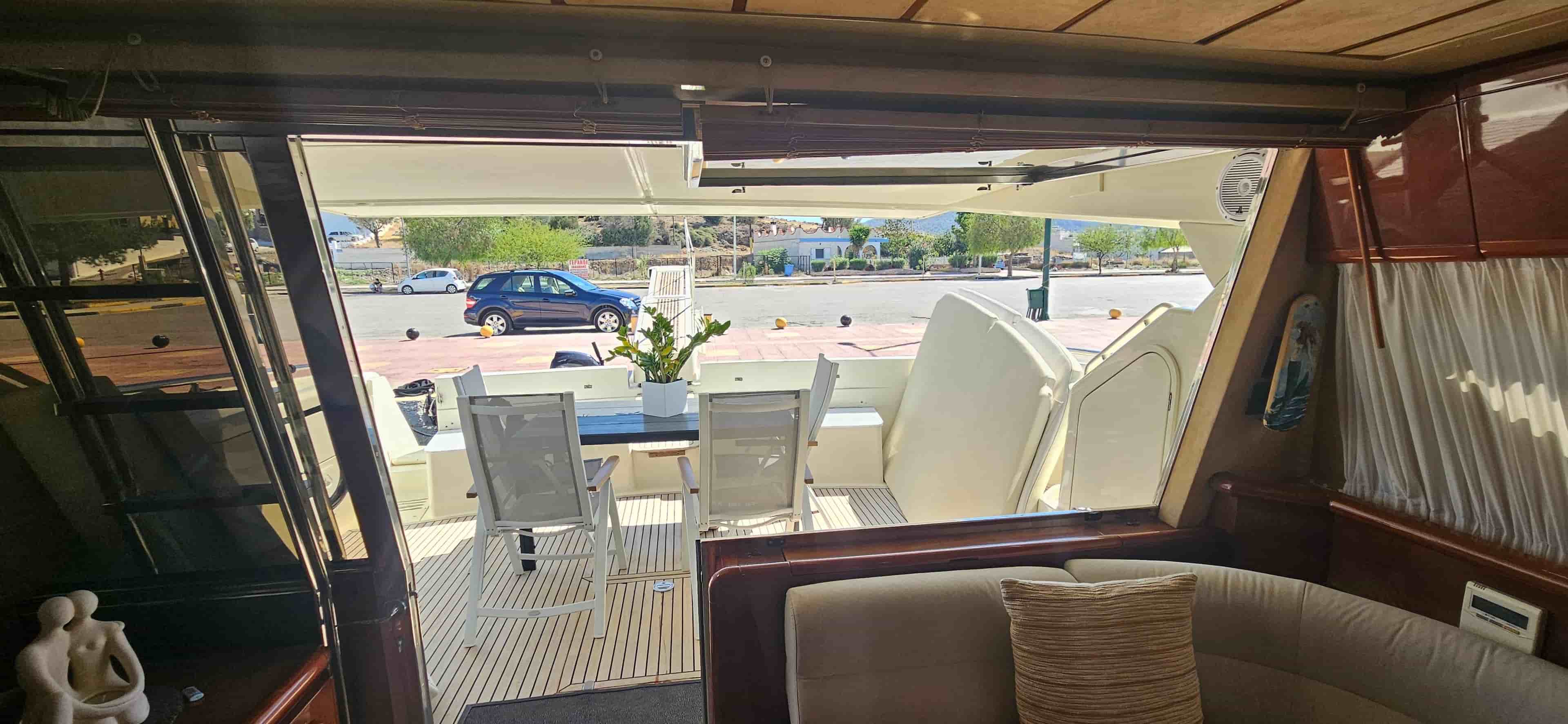 1998 Ferretti Yachts 620 - View 15