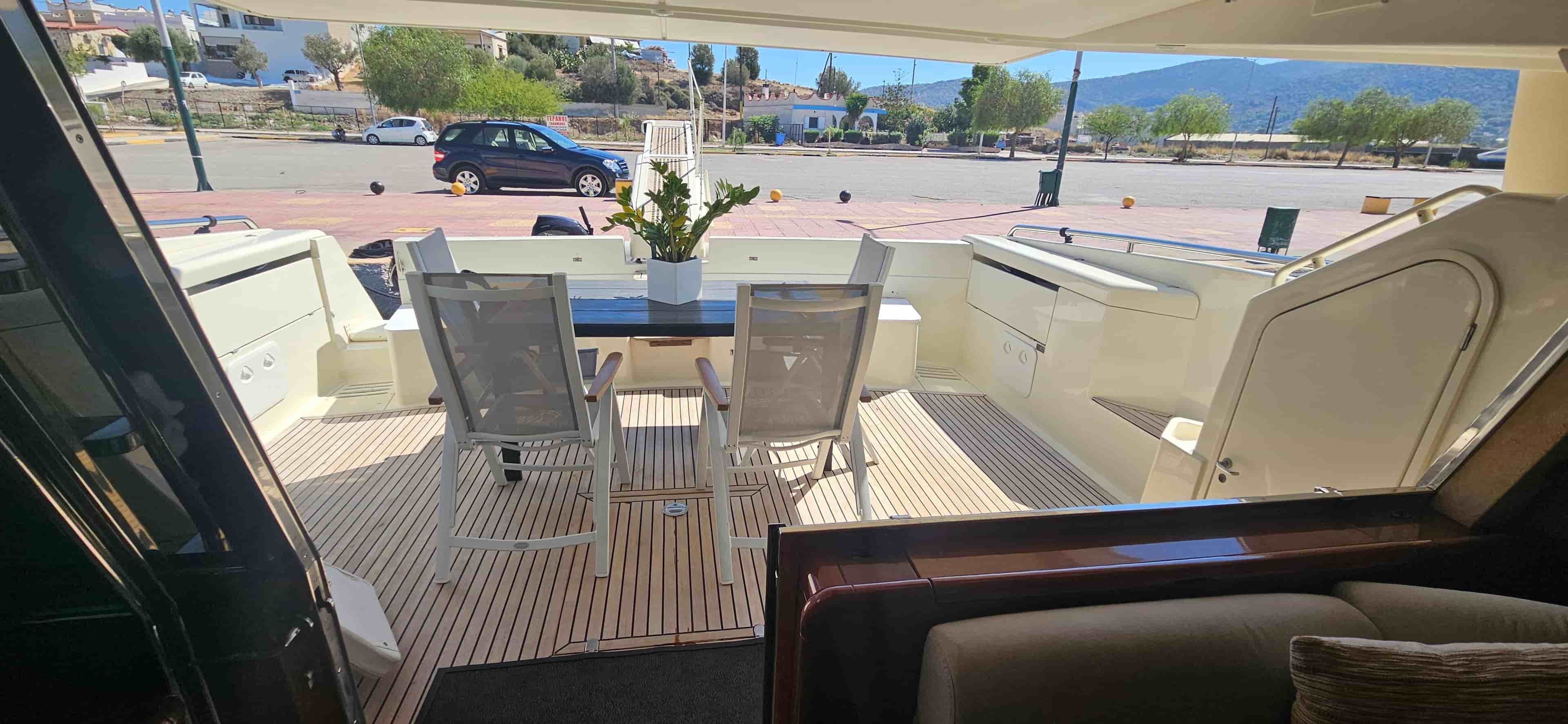 1998 Ferretti Yachts 620 - View 16