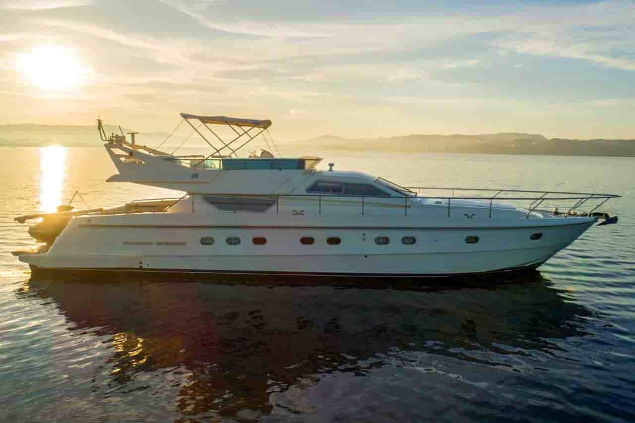 1998 Ferretti Yachts 620 - View 2