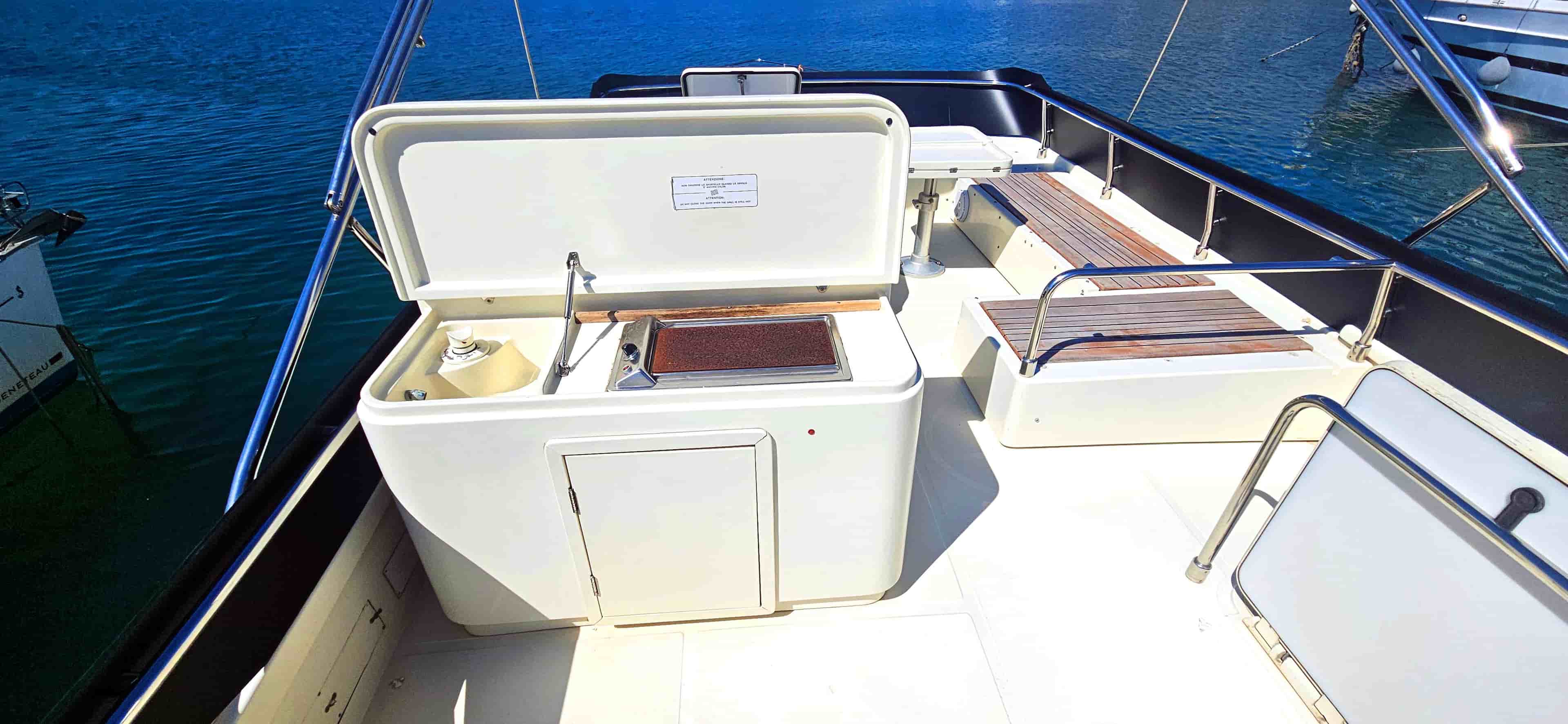 1998 Ferretti Yachts 620 - View 20