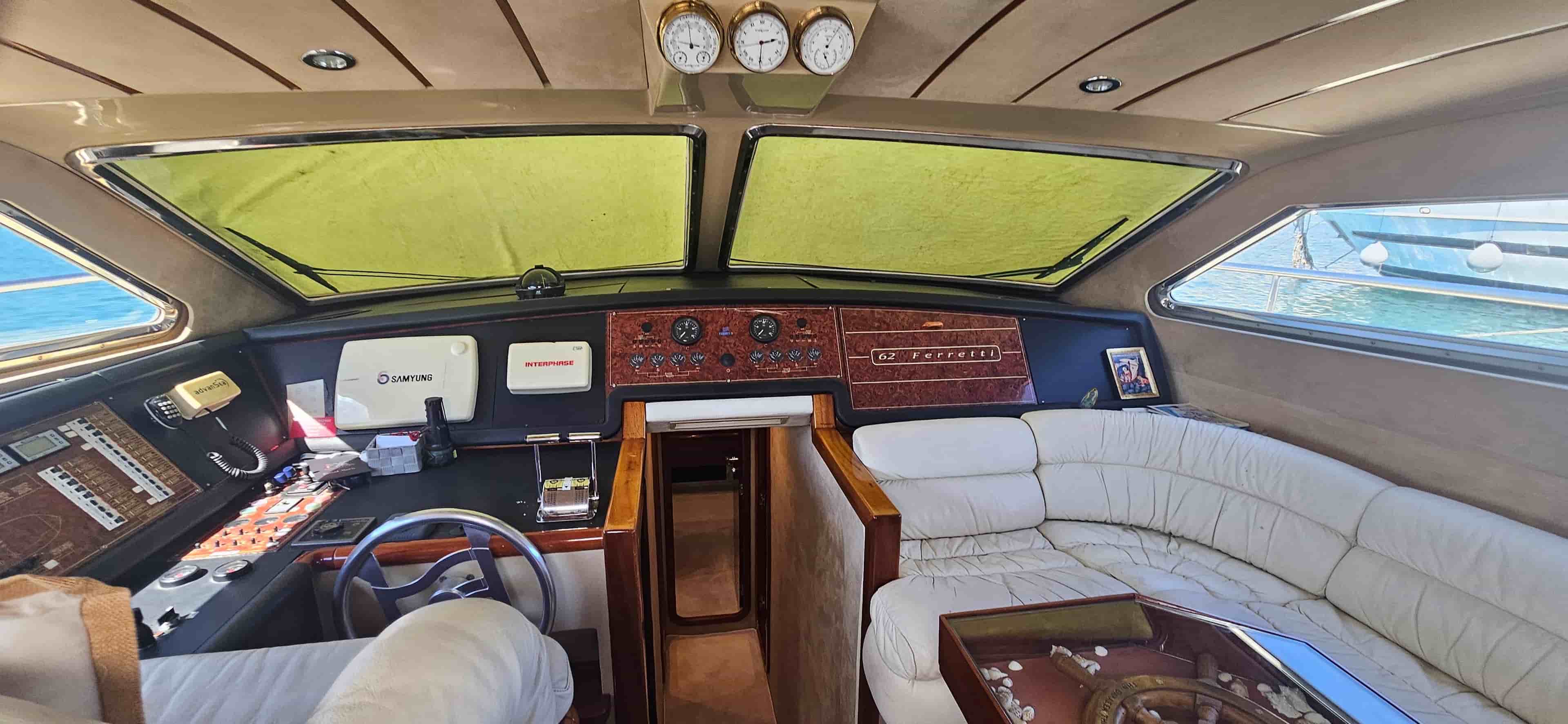 1998 Ferretti Yachts 620 - View 23