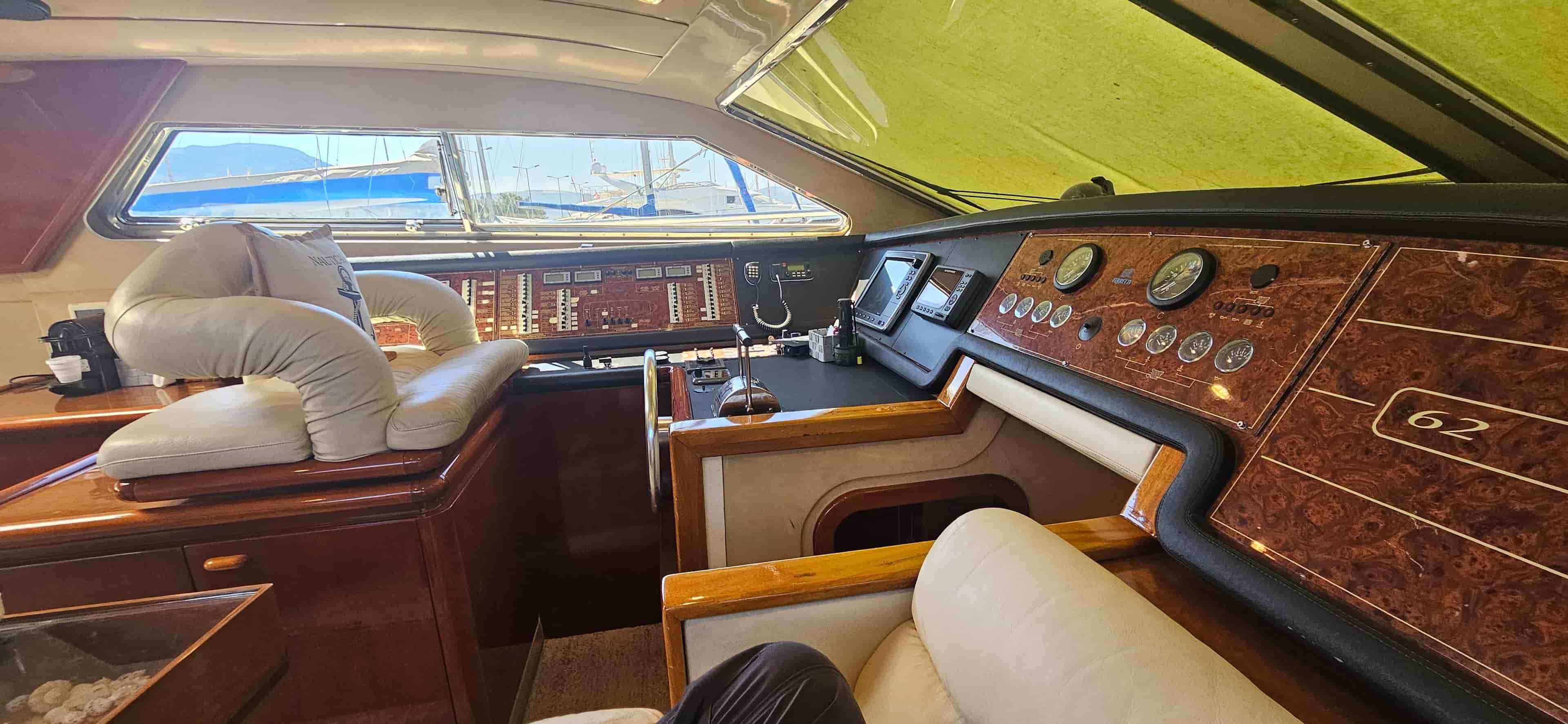 1998 Ferretti Yachts 620 - View 24