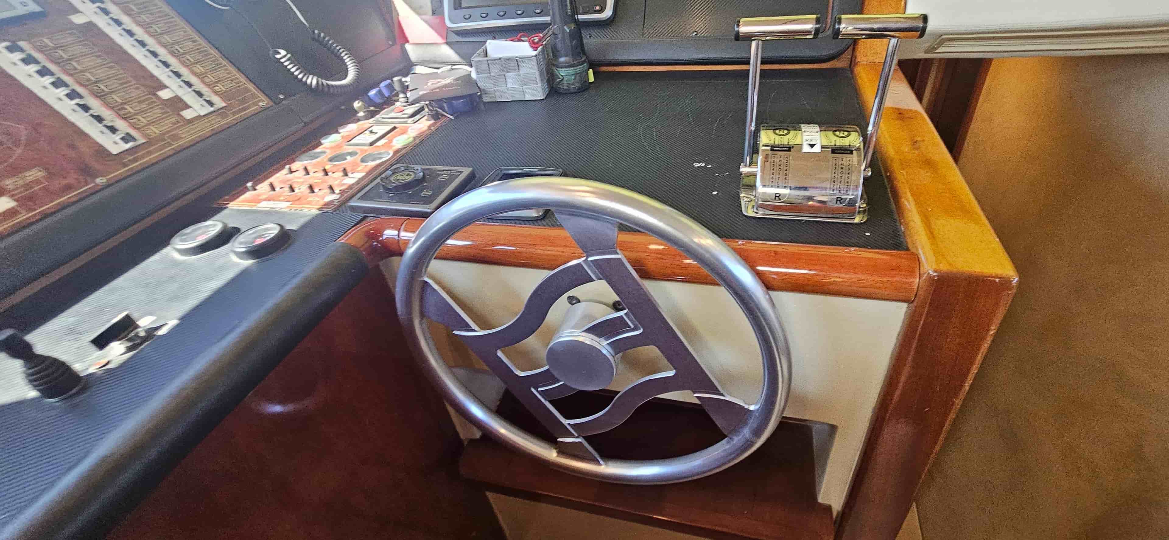 1998 Ferretti Yachts 620 - View 25