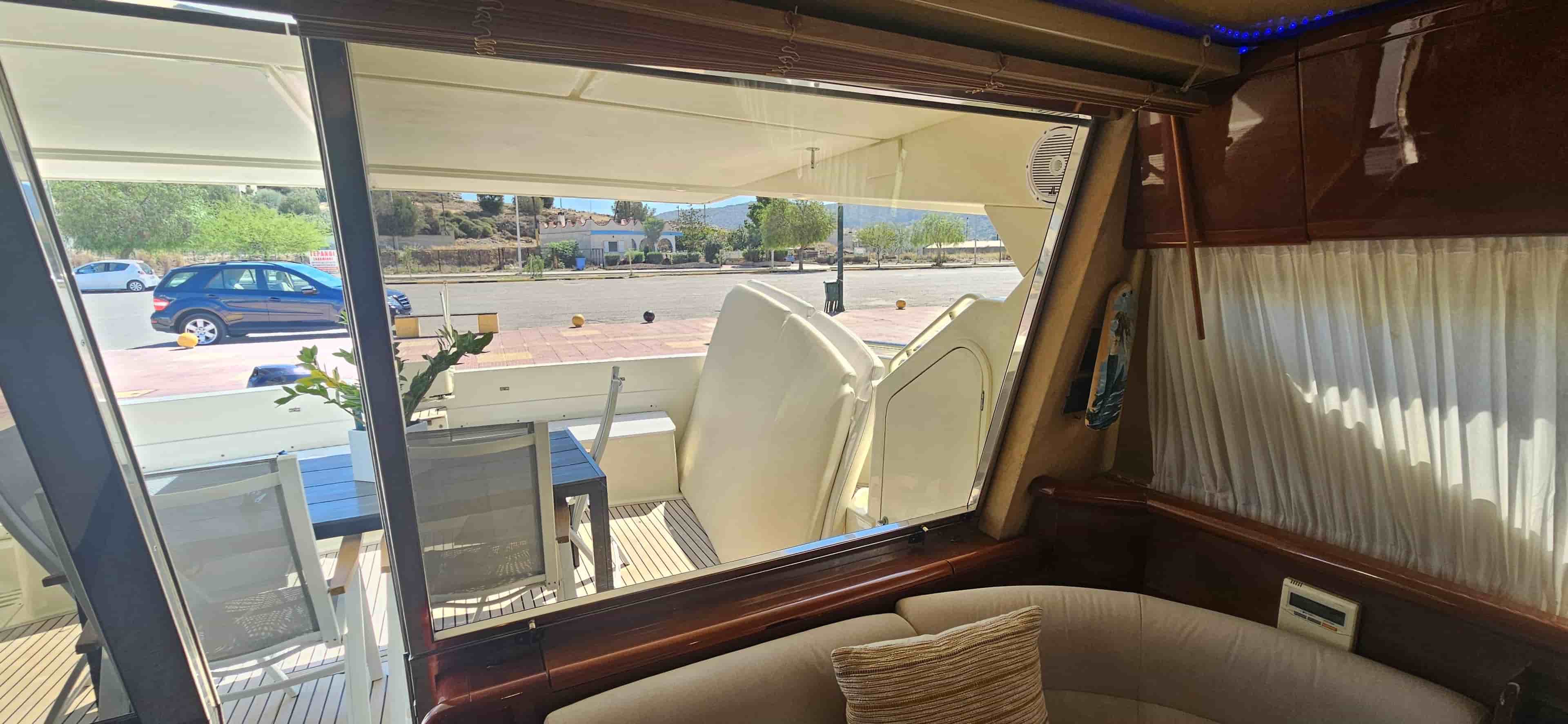 1998 Ferretti Yachts 620 - View 30