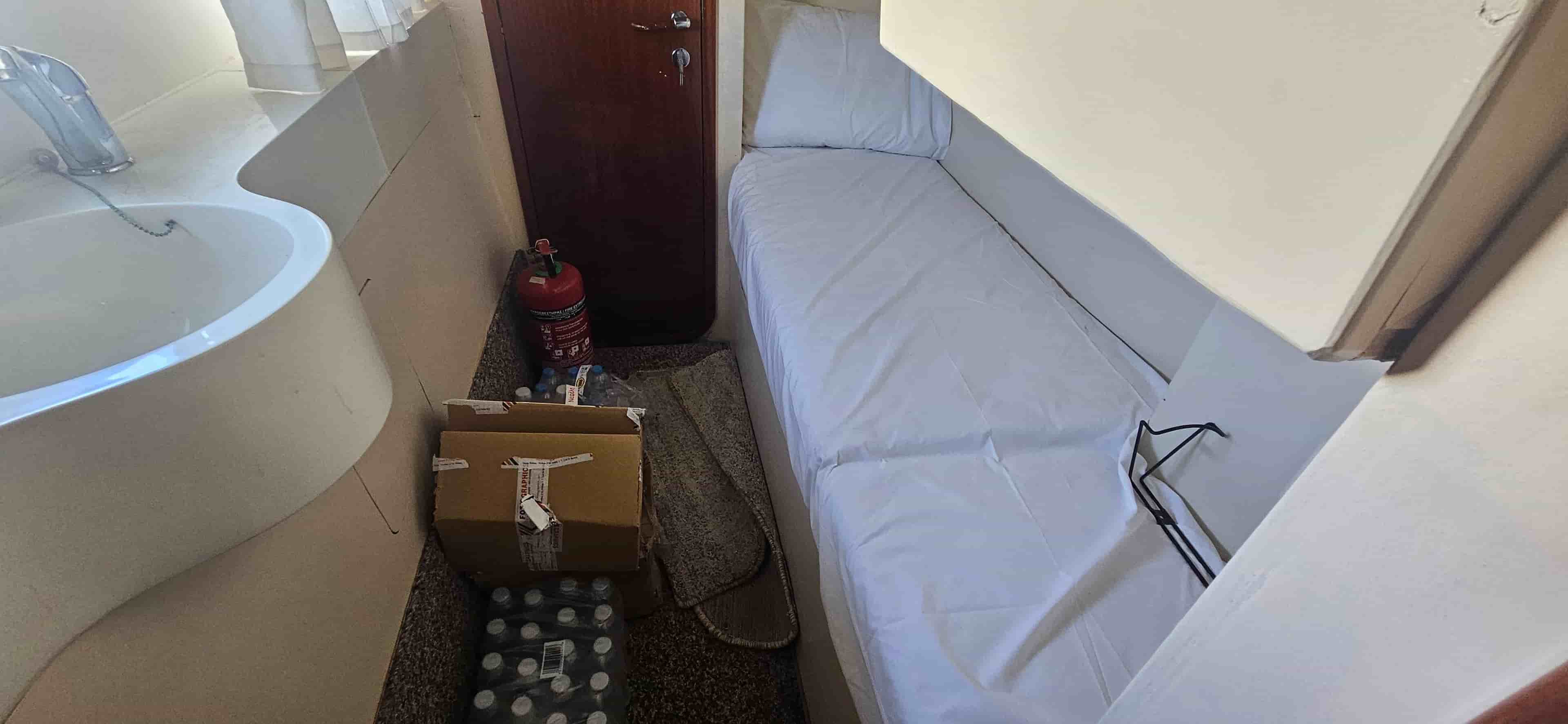 1998 Ferretti Yachts 620 - View 32